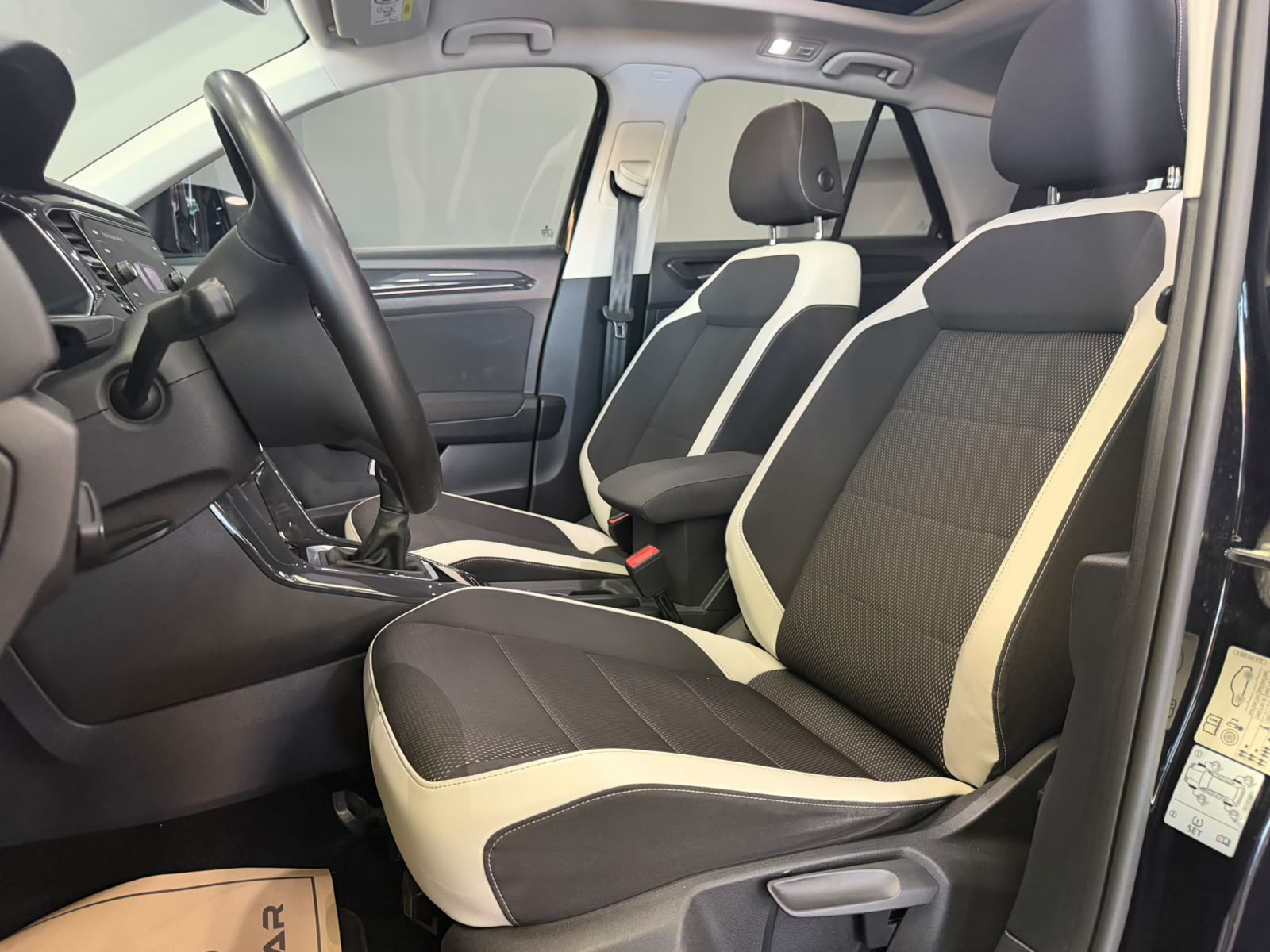VOLKSWAGEN T-ROC 26