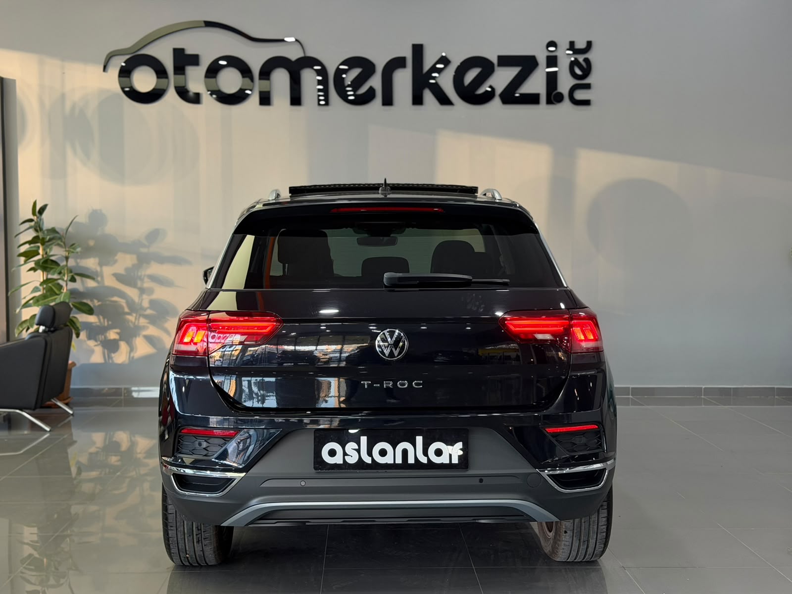 VOLKSWAGEN T-ROC 27
