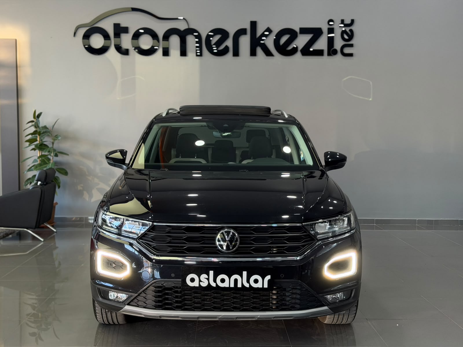 VOLKSWAGEN T-ROC 33