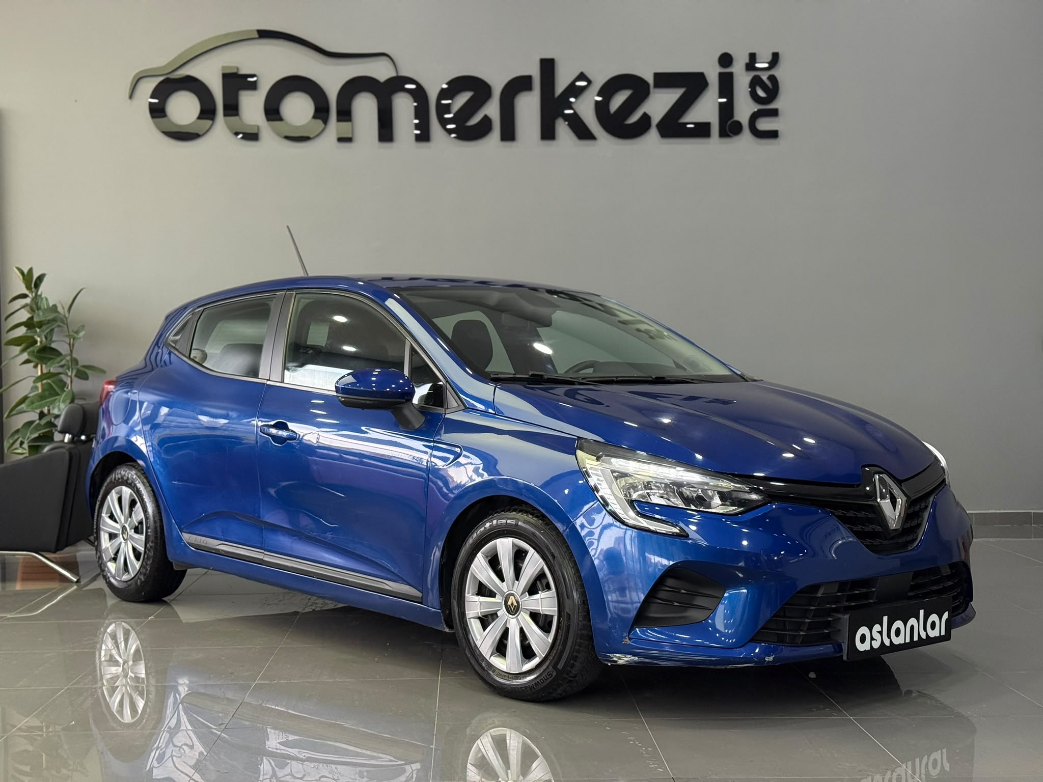 RENAULT CLIO 8