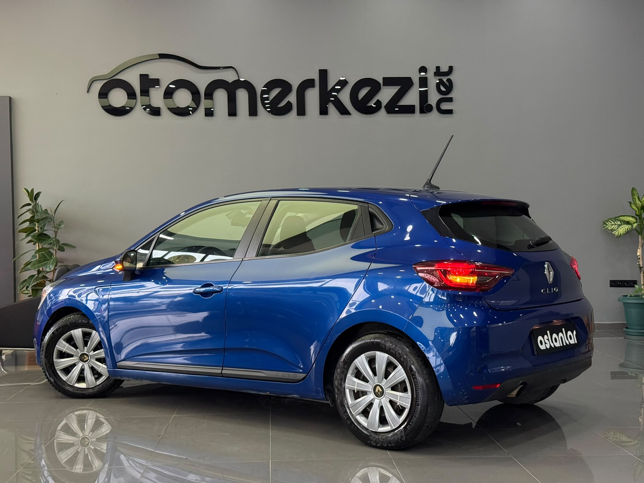 RENAULT CLIO 23
