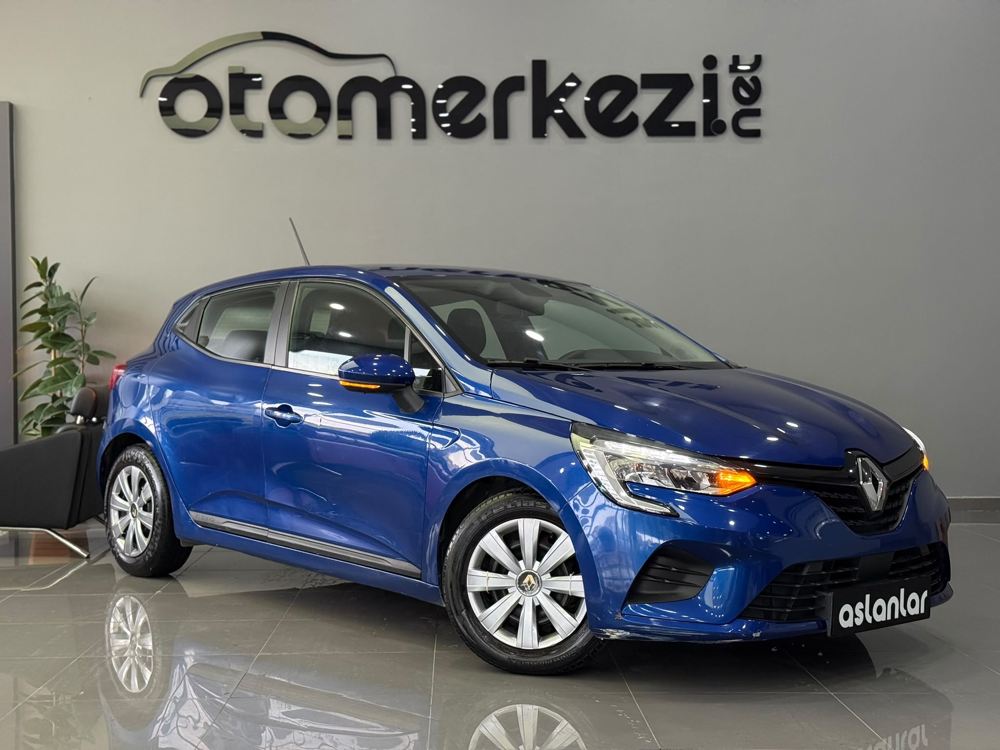 RENAULT CLIO 25