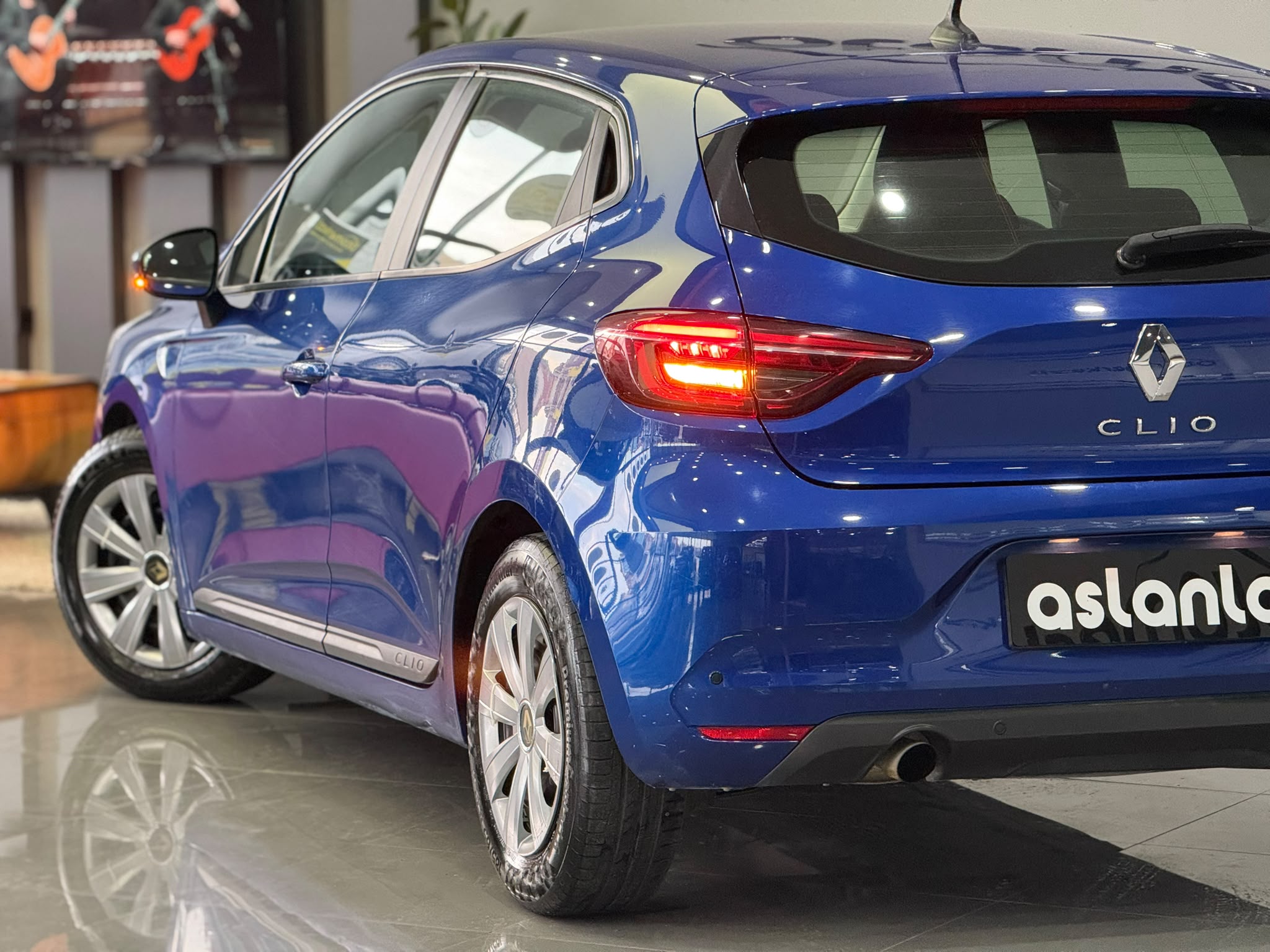 RENAULT CLIO 27