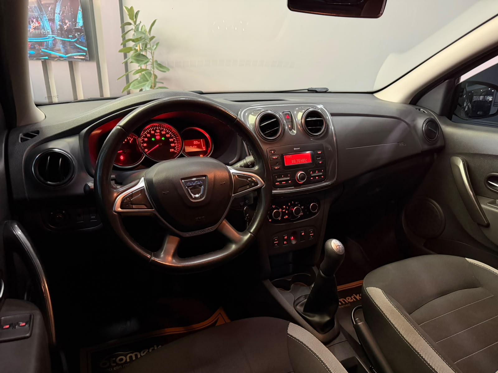 DACIA SANDERO 15