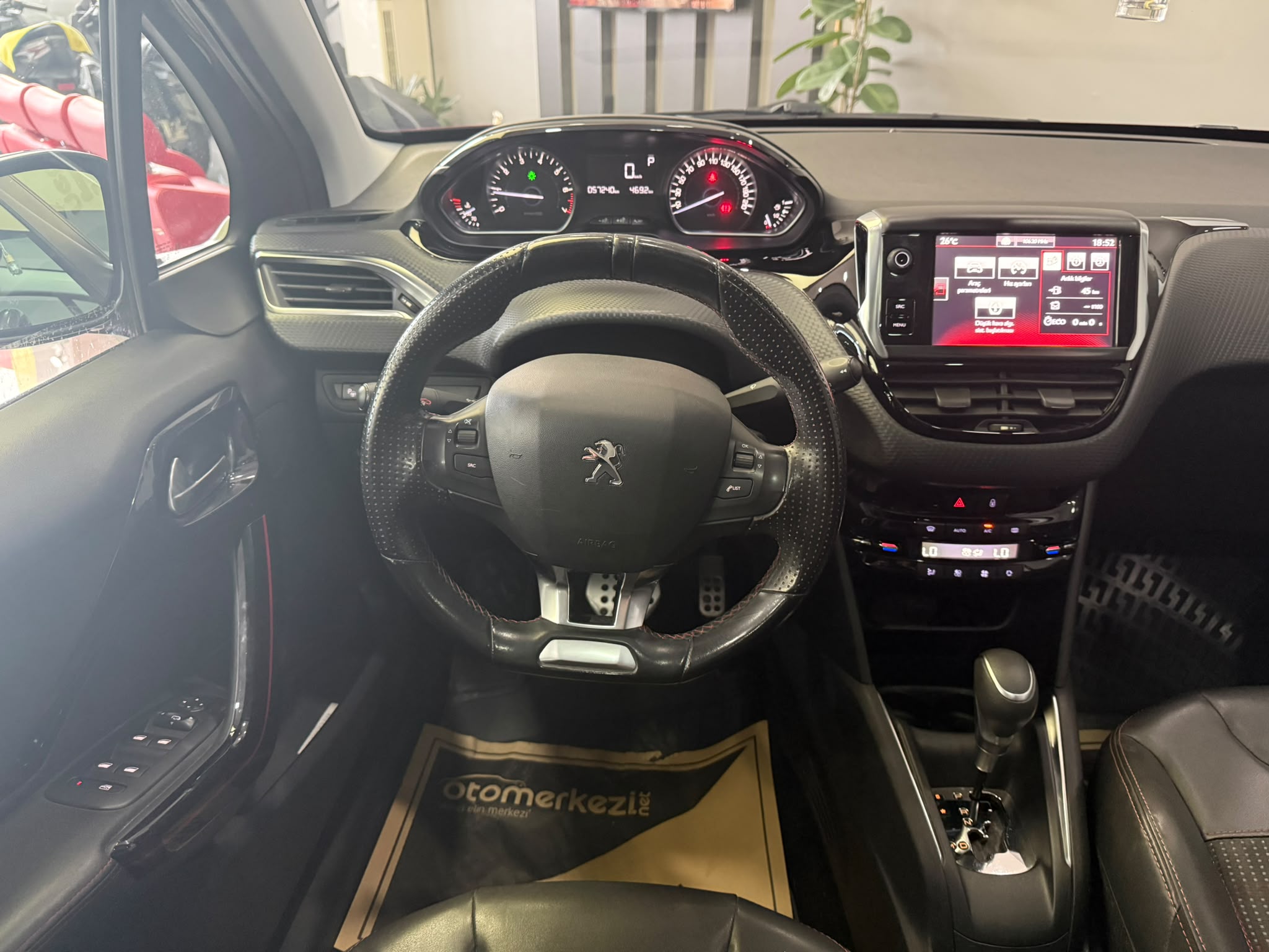 PEUGEOT 208 6