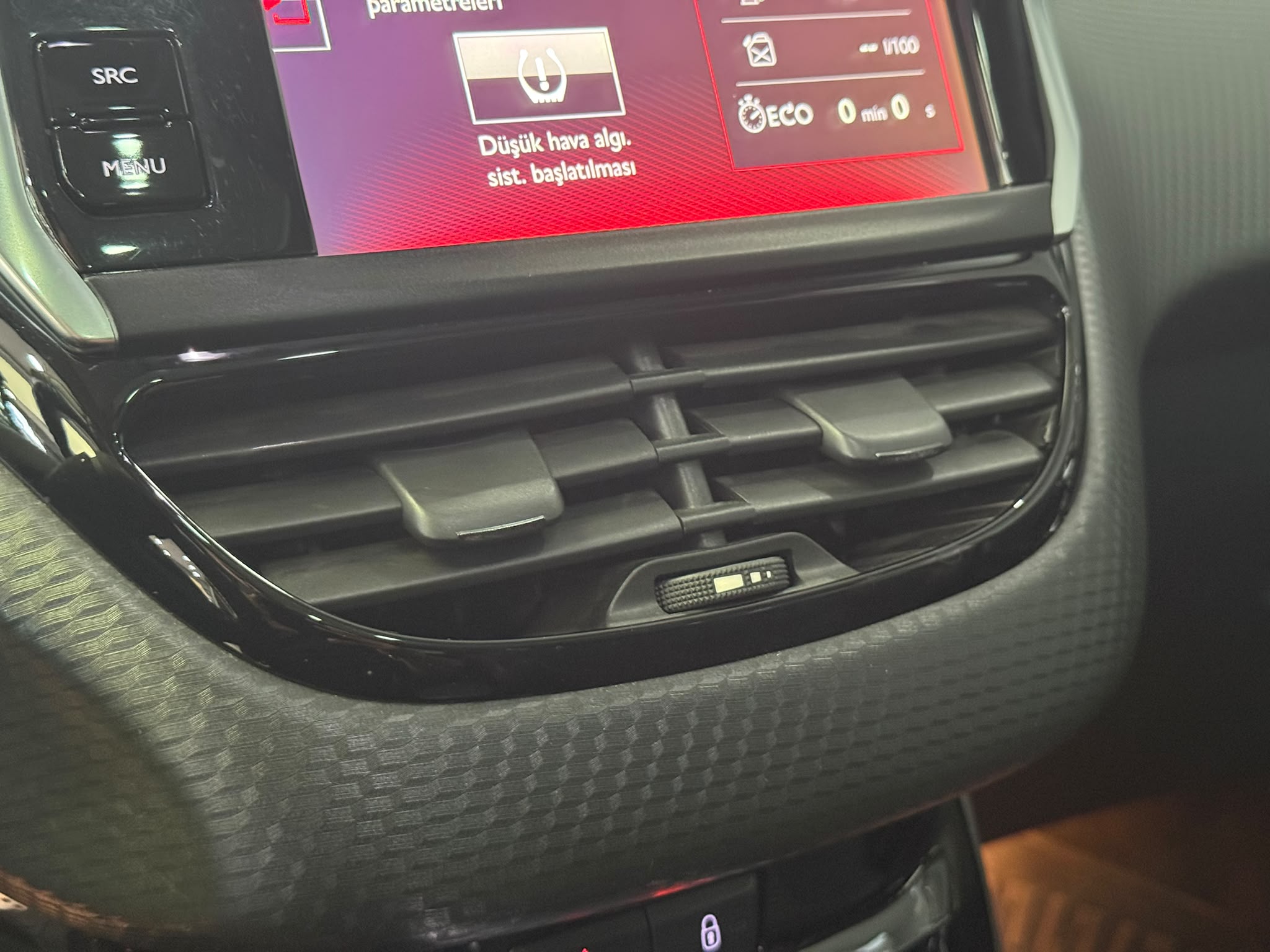 PEUGEOT 208 7