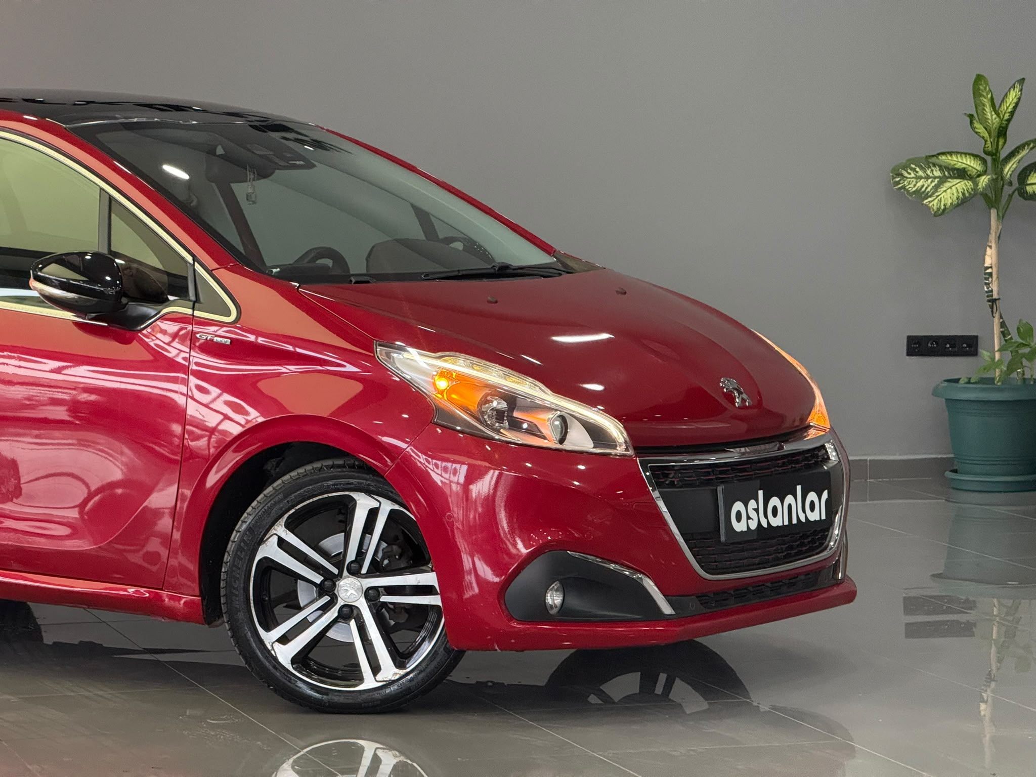 PEUGEOT 208 9