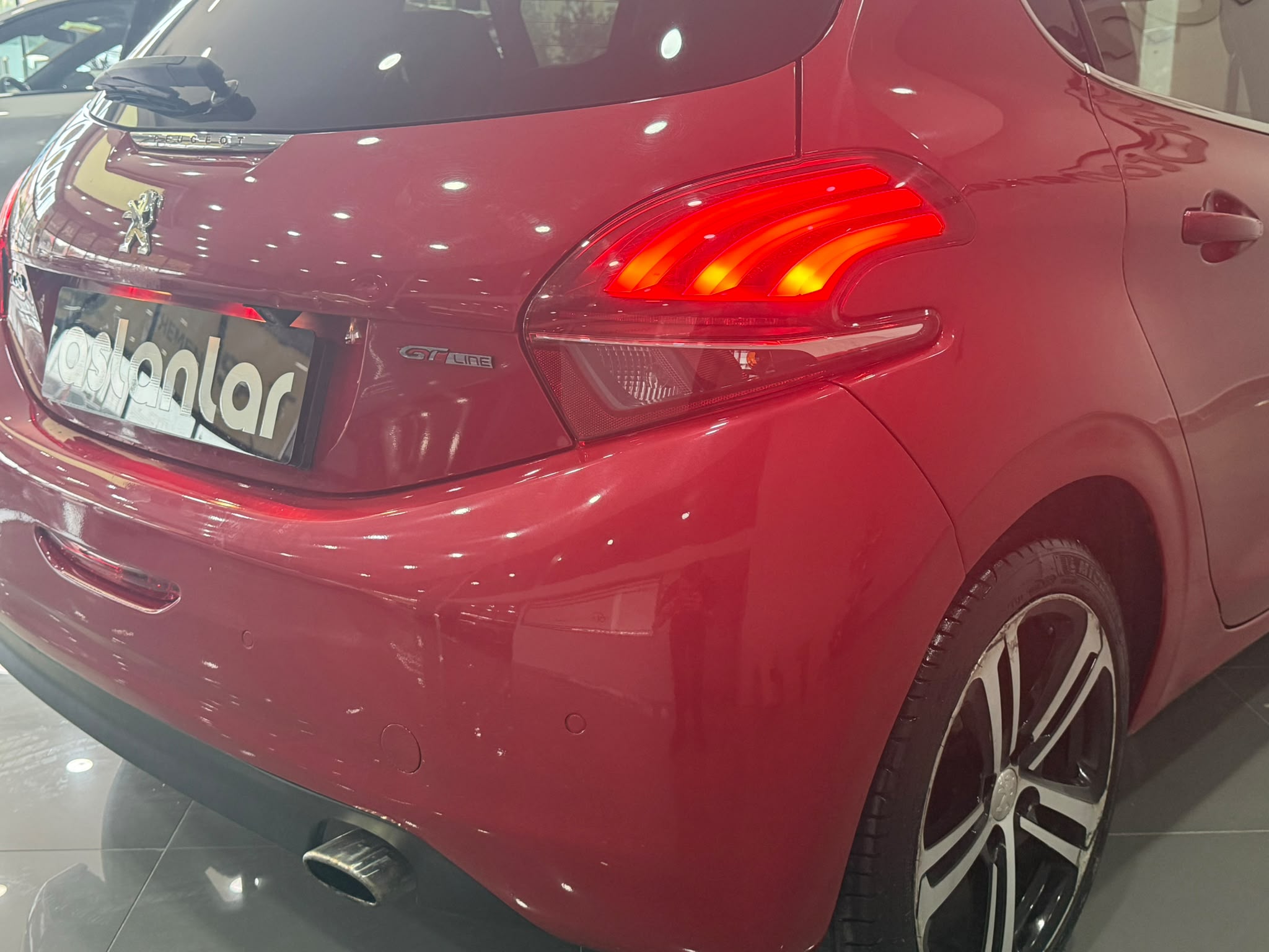 PEUGEOT 208 23