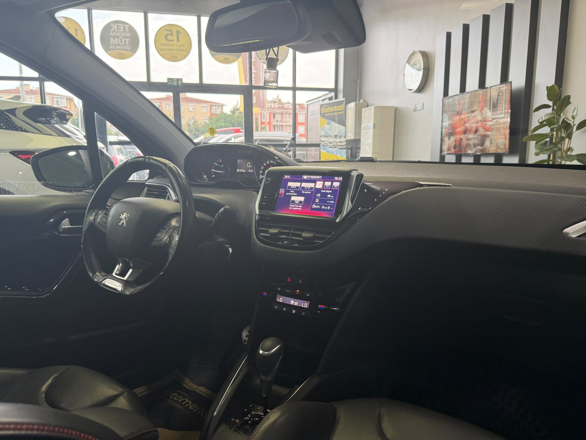 PEUGEOT 208 25
