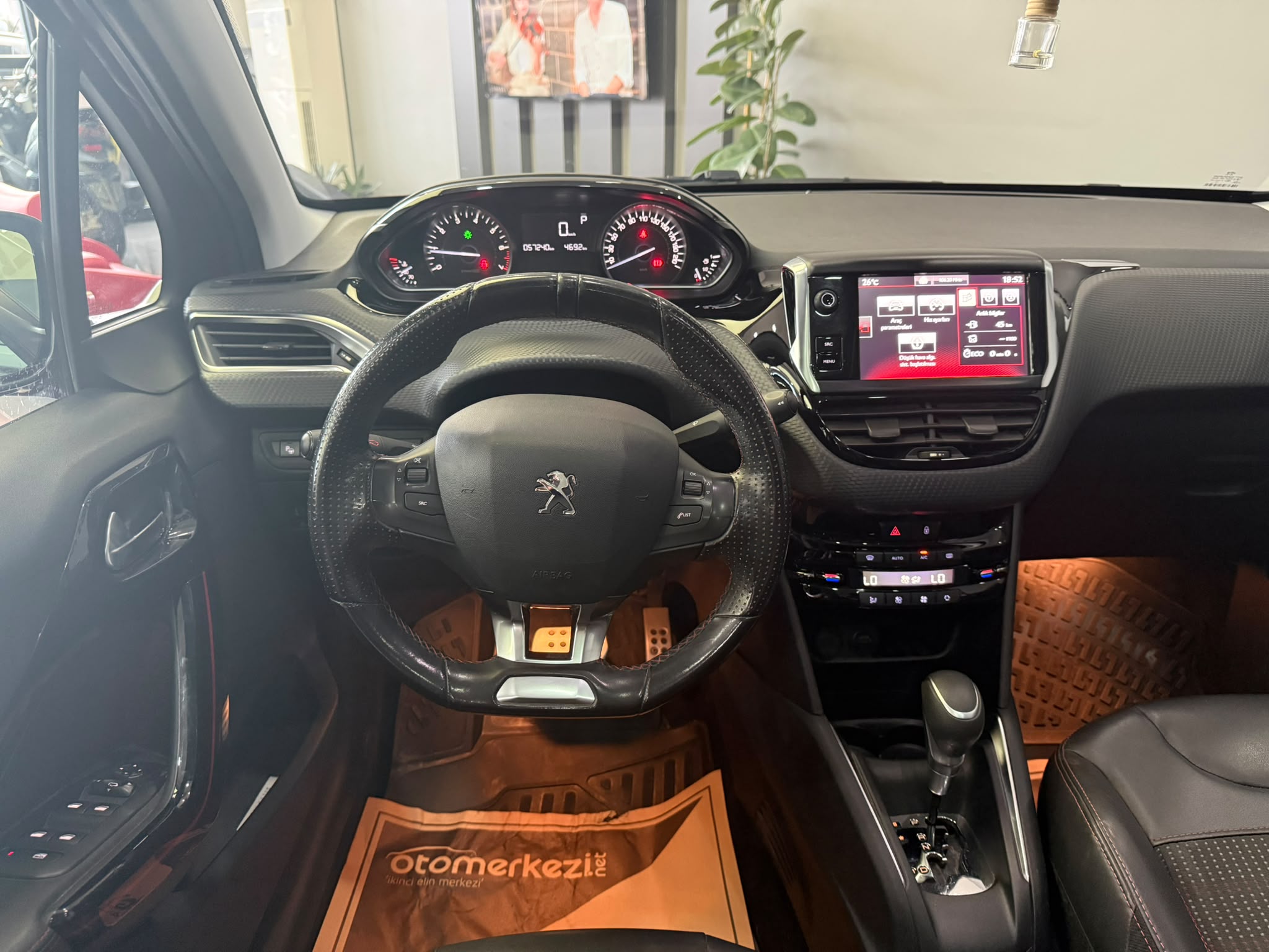 PEUGEOT 208 26
