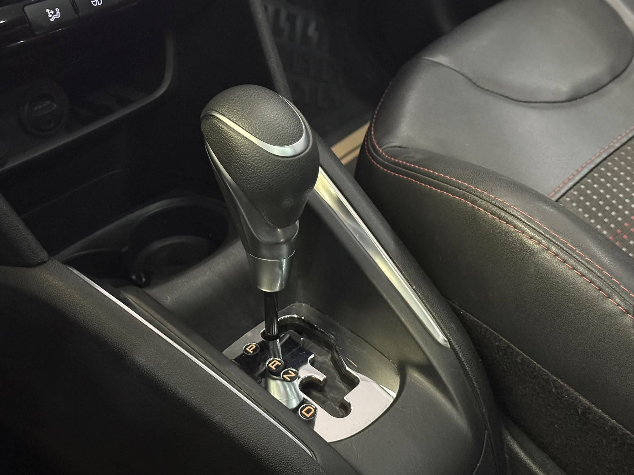 PEUGEOT 208 28