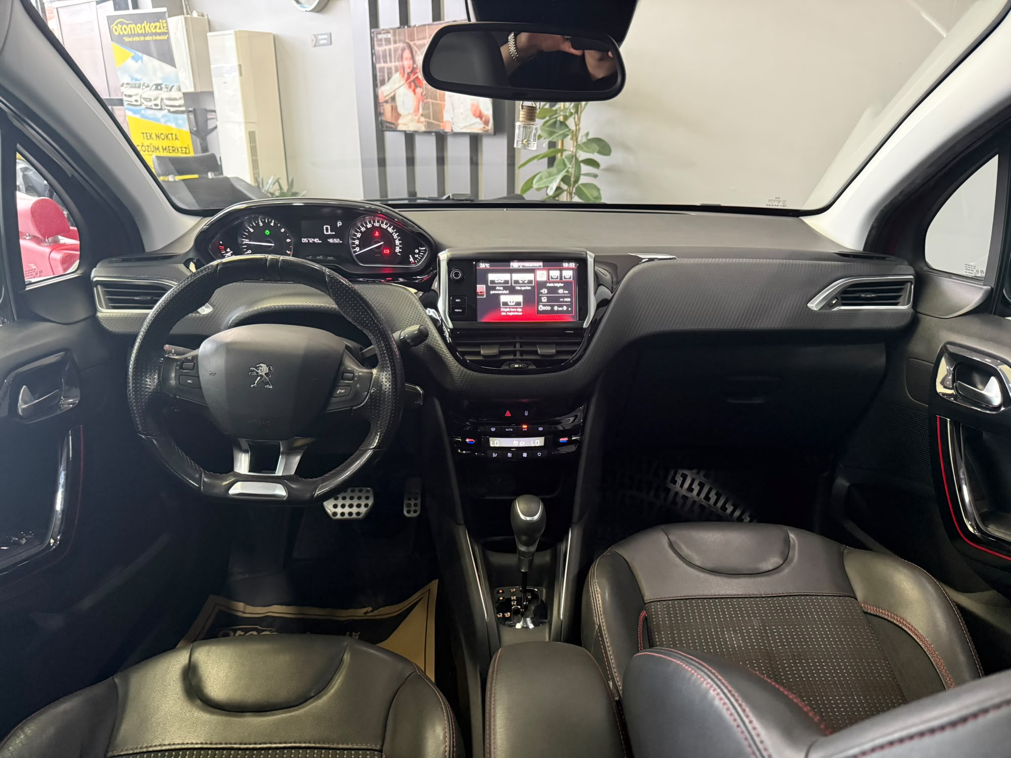 PEUGEOT 208 36