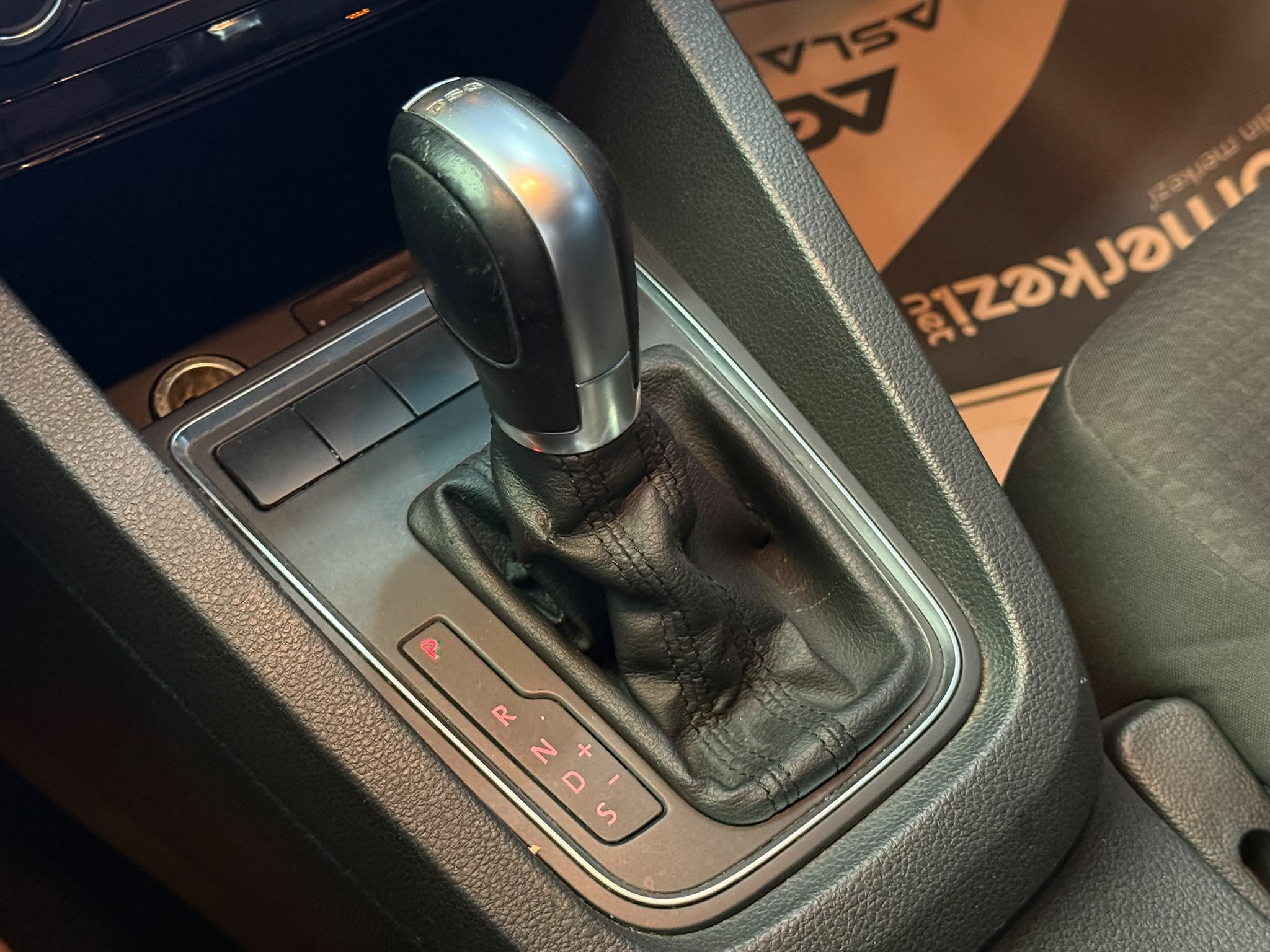 VOLKSWAGEN JETTA 12
