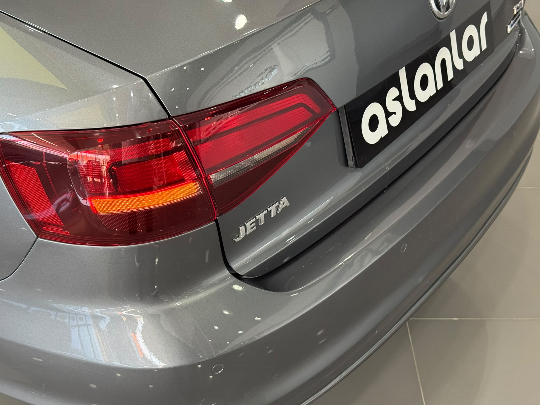 VOLKSWAGEN JETTA 33