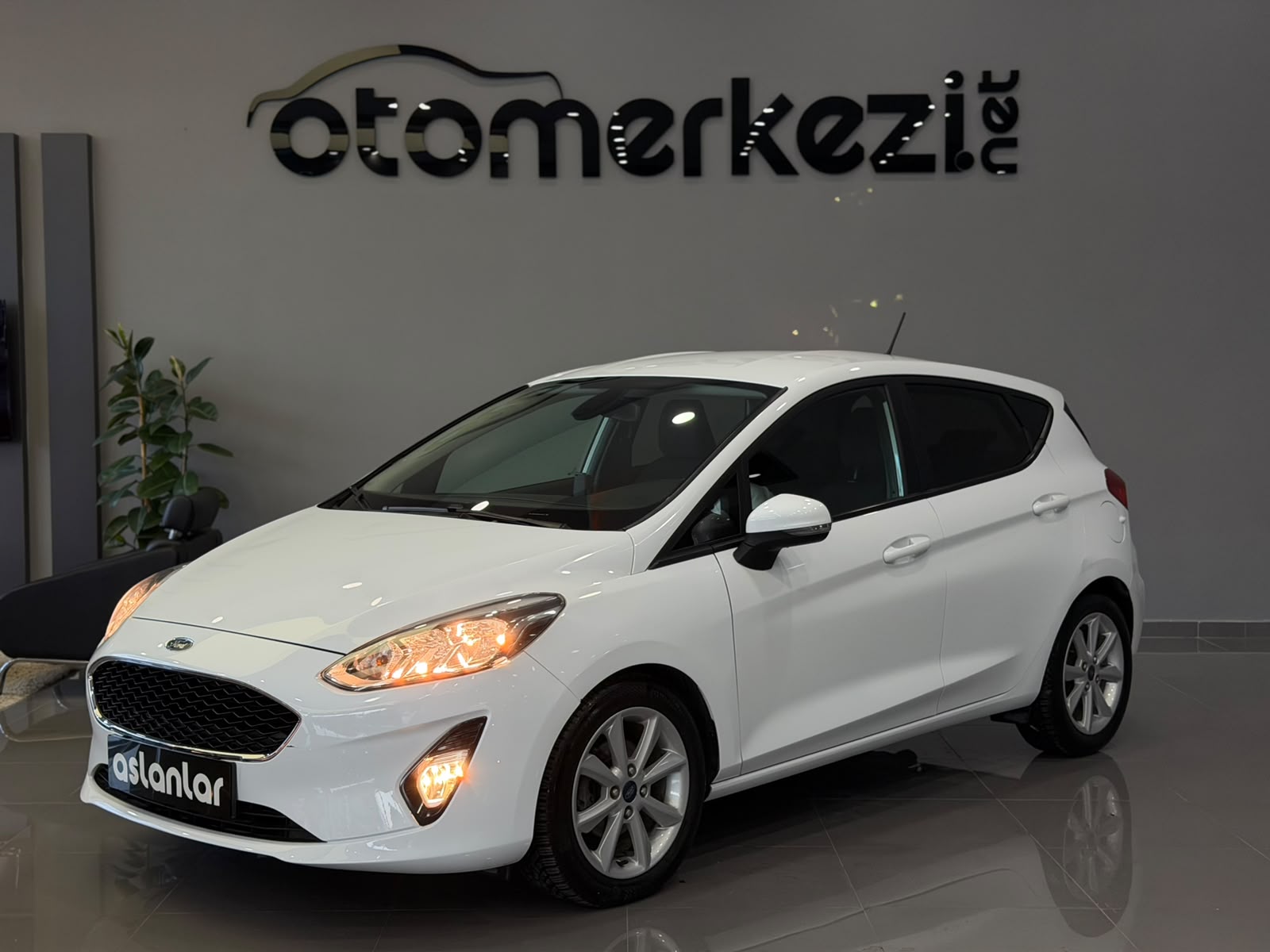 FORD FIESTA 14