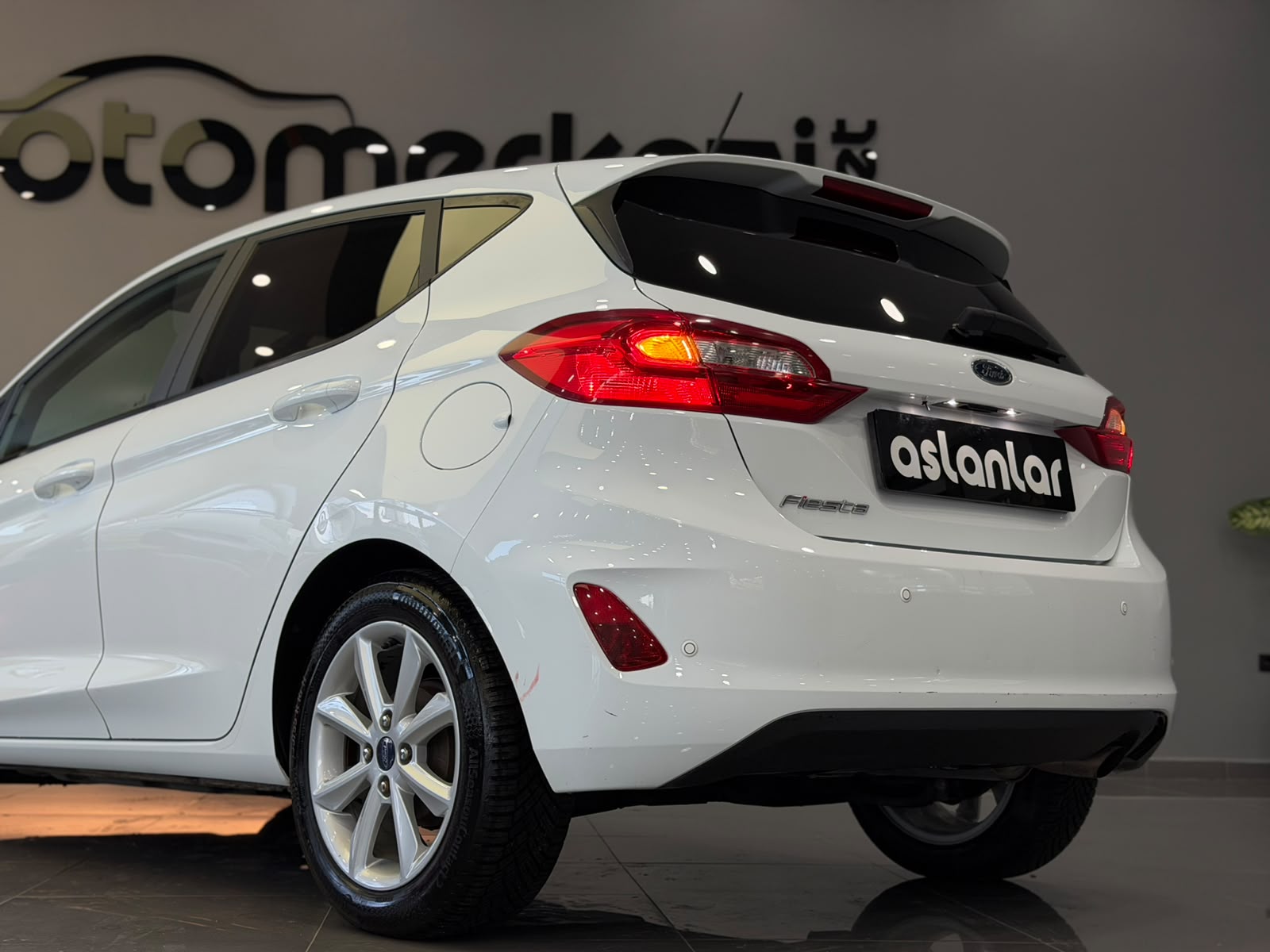 FORD FIESTA 29