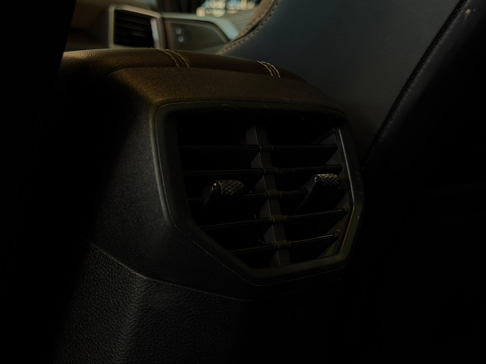 VOLKSWAGEN AMAROK 6