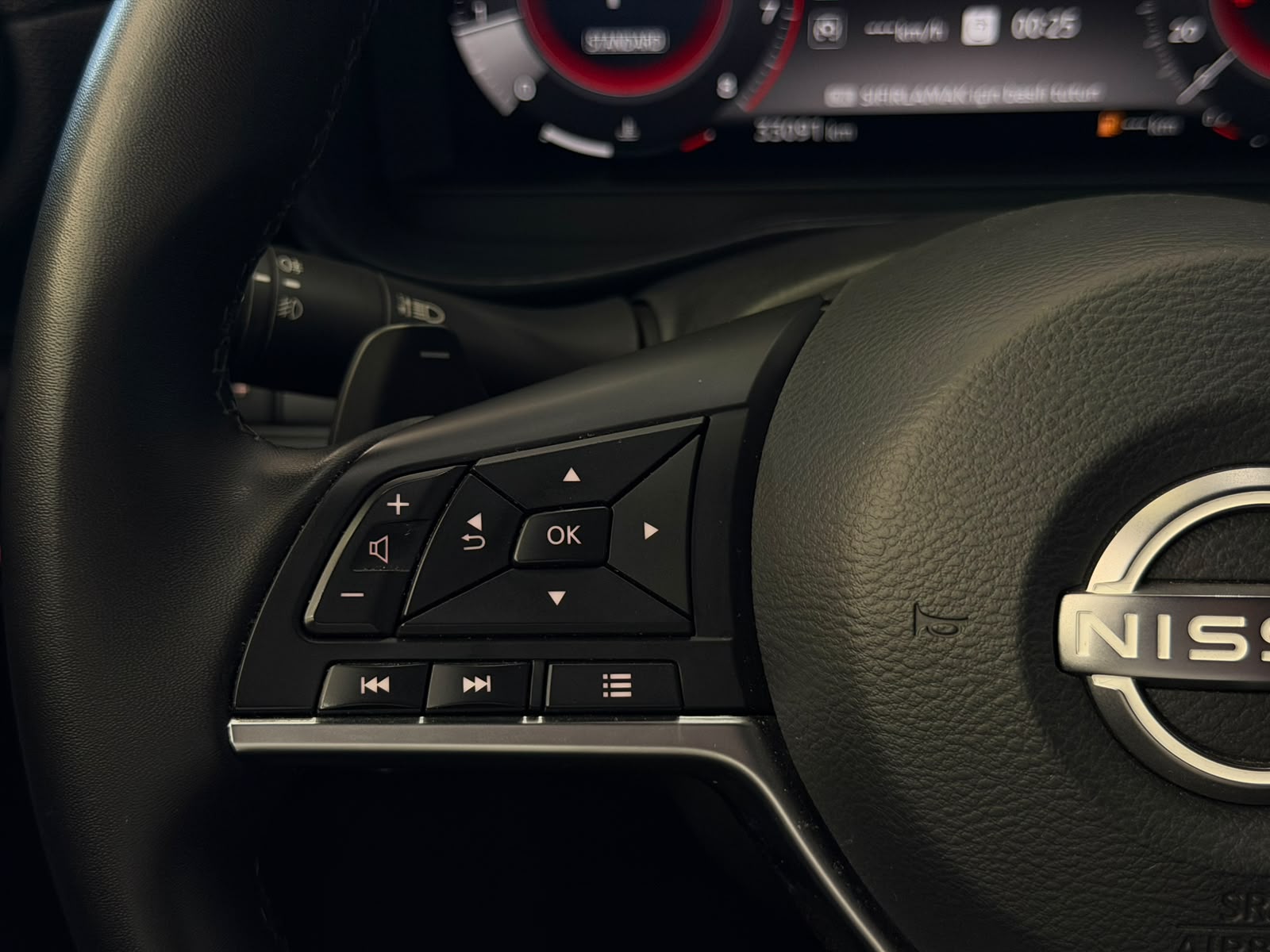 NISSAN JUKE 11