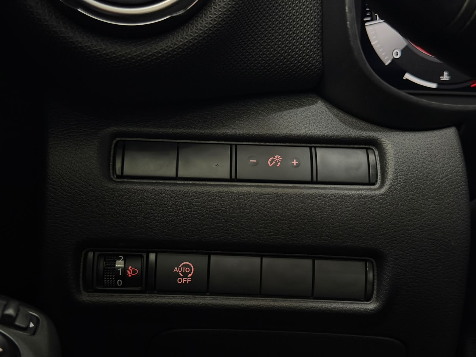 NISSAN JUKE 16