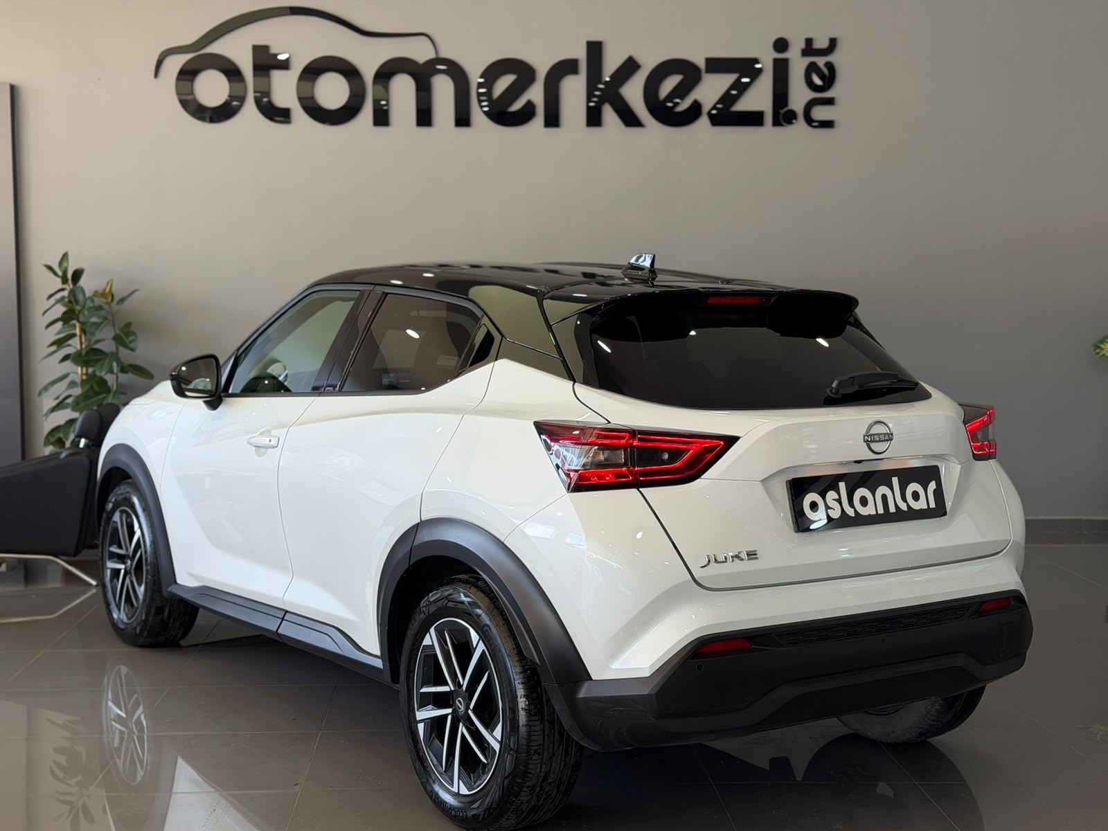 NISSAN JUKE 23