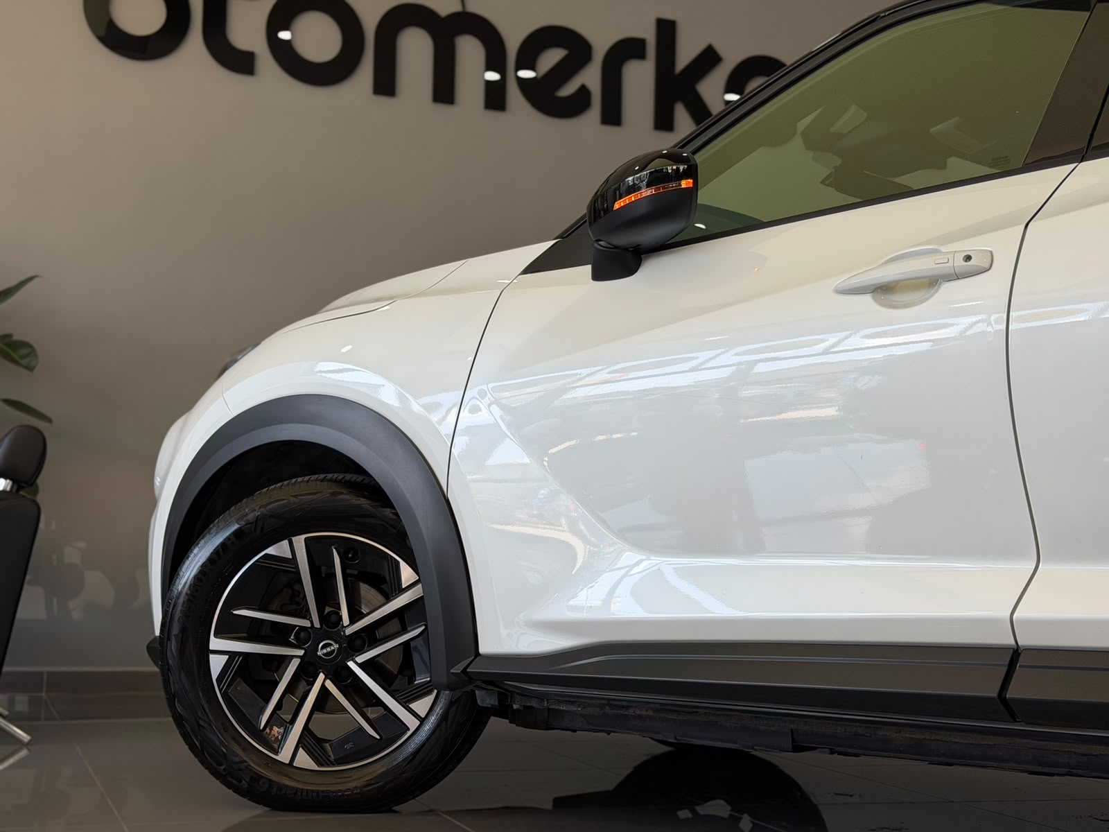 NISSAN JUKE 24