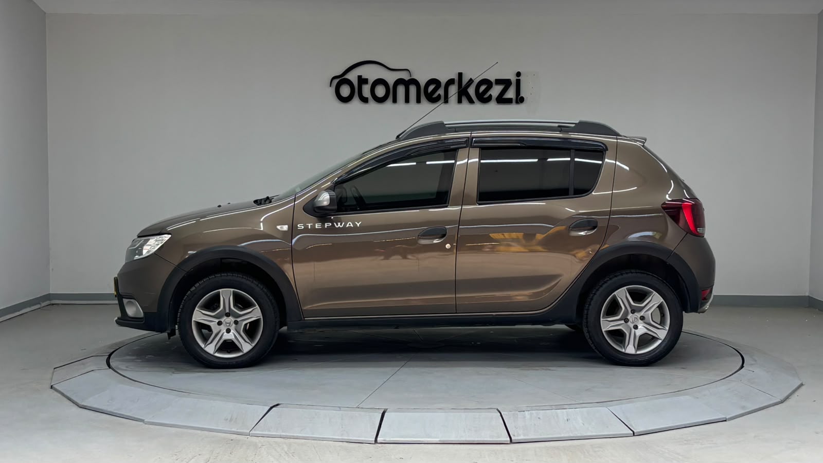 DACIA SANDERO 16