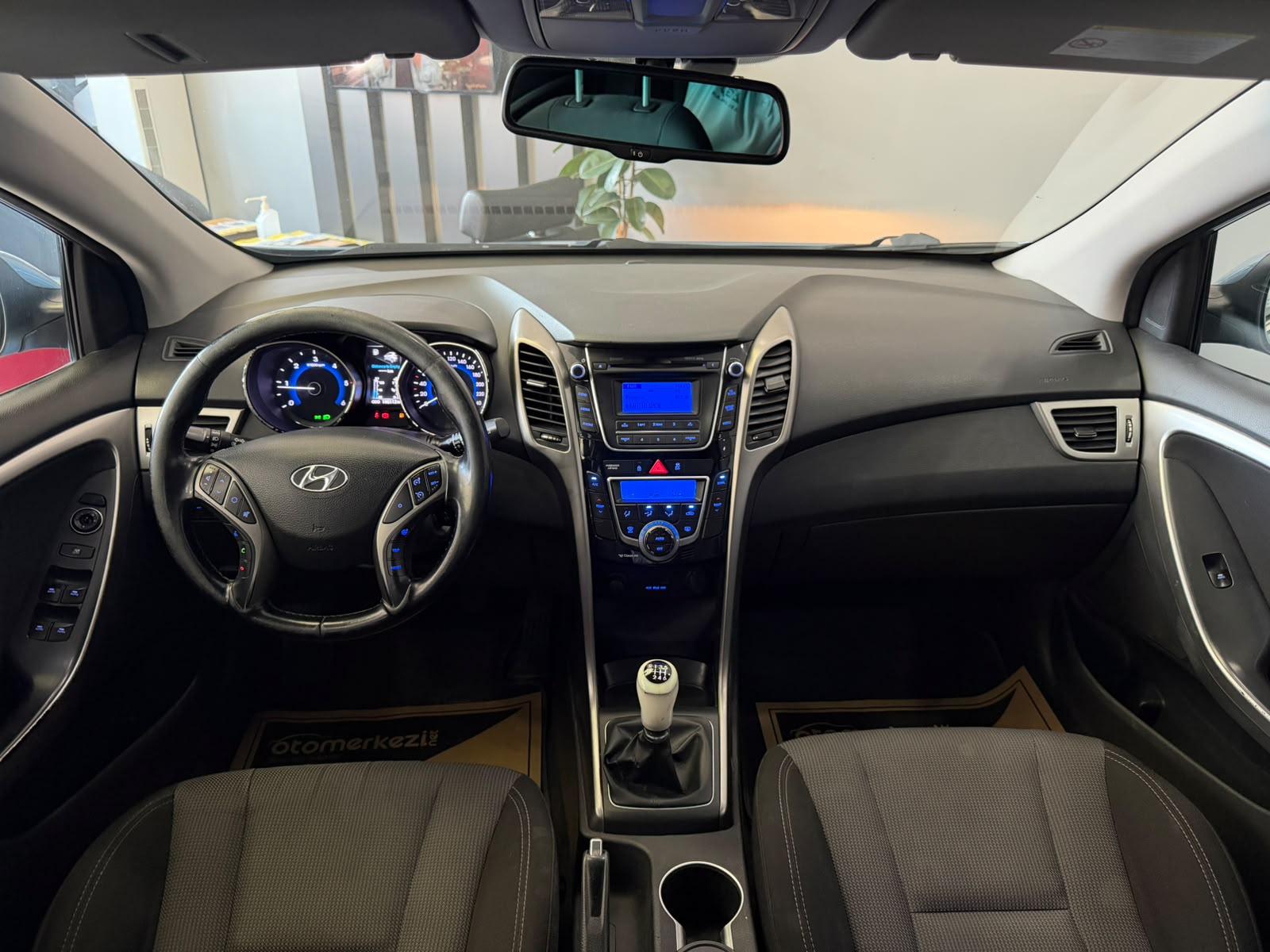 HYUNDAI i30 24