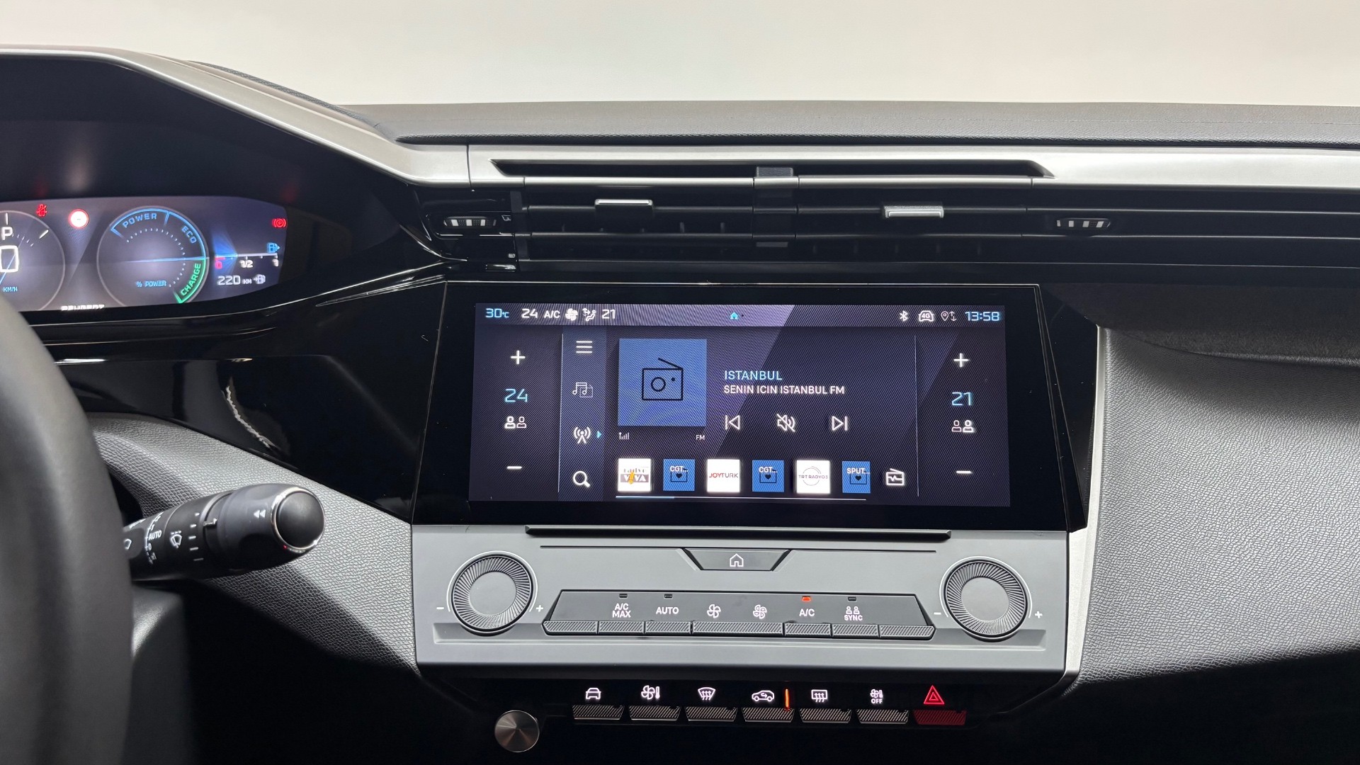 PEUGEOT 408 8