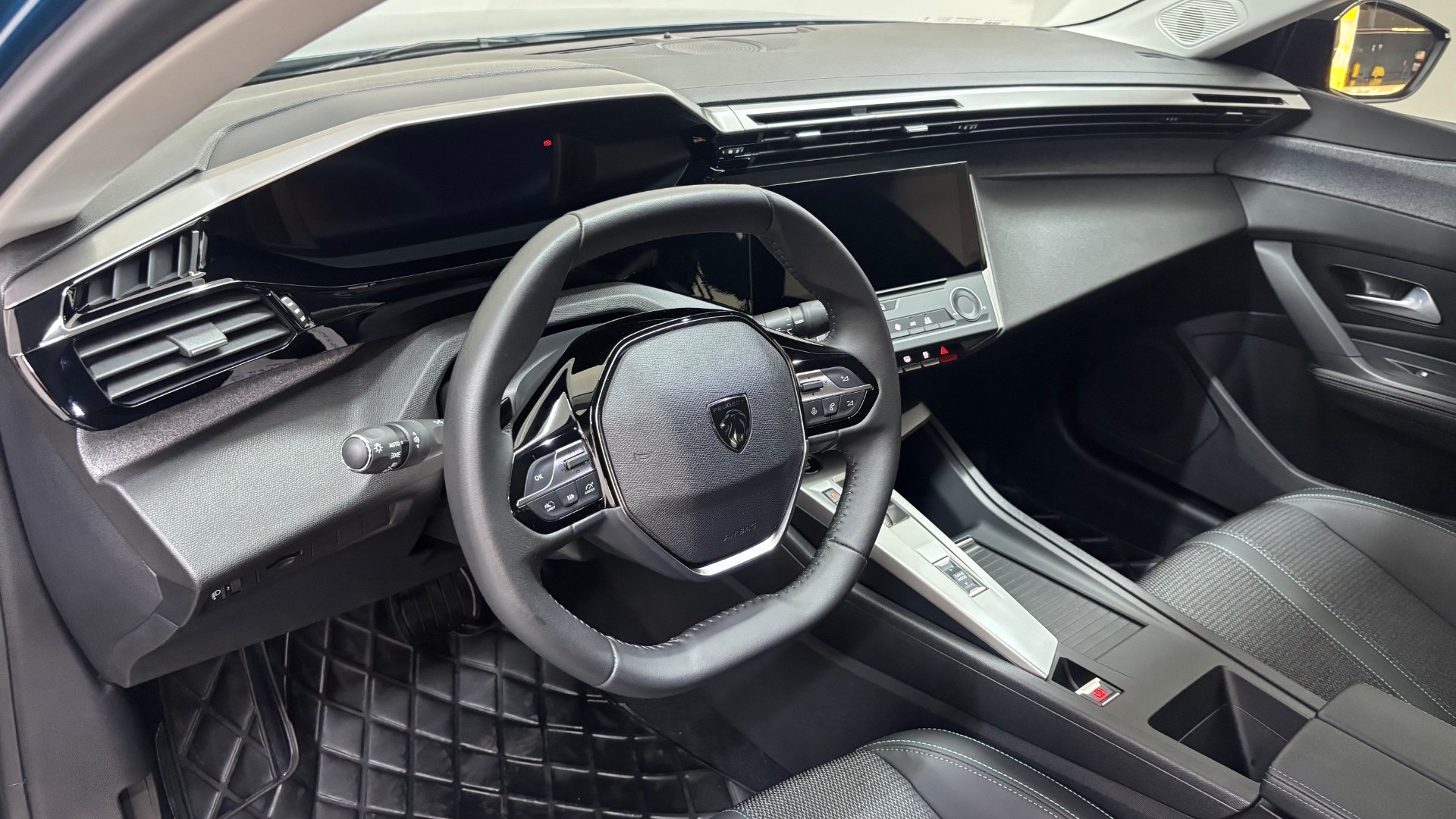 PEUGEOT 408 27