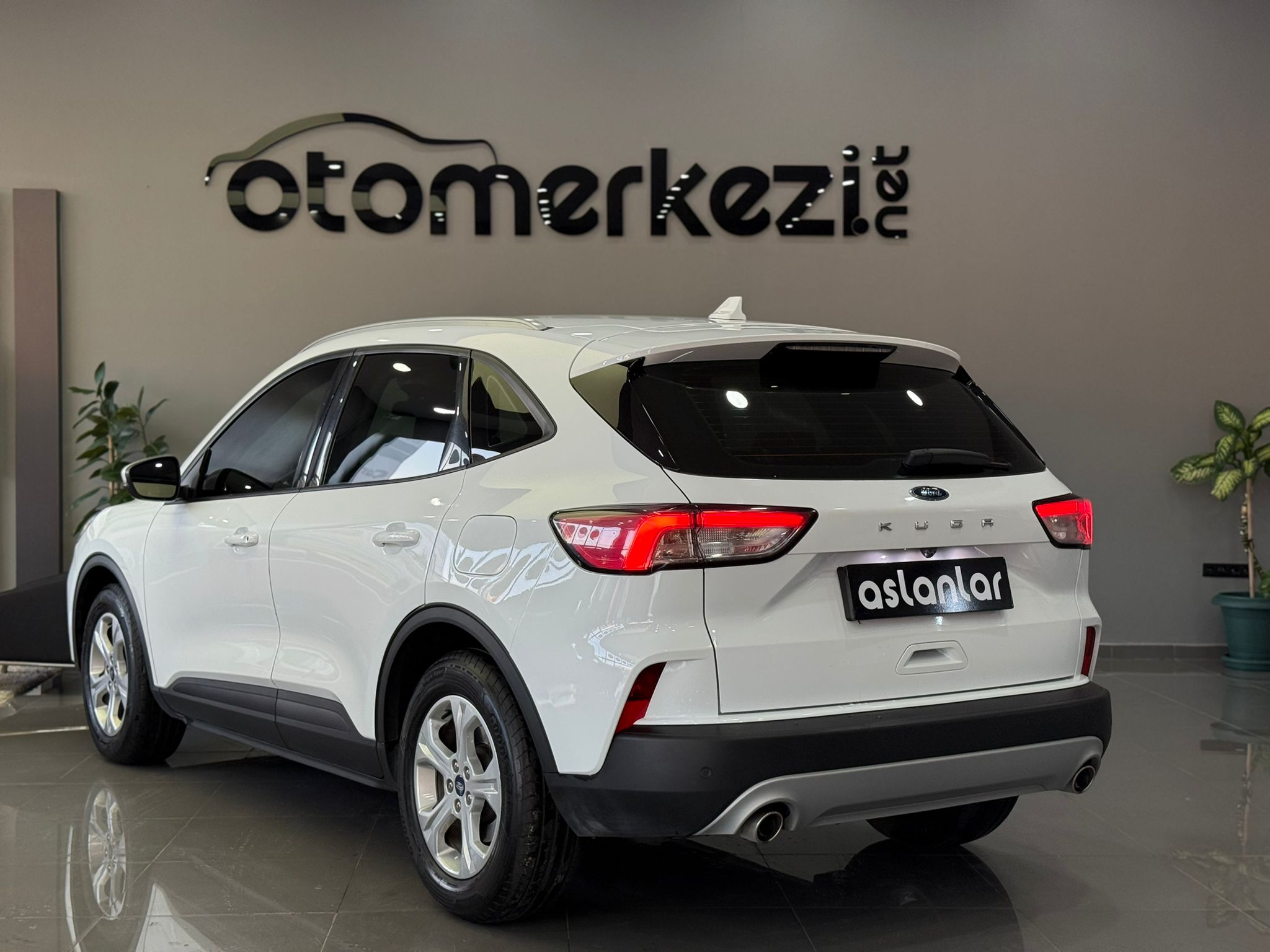FORD KUGA 4