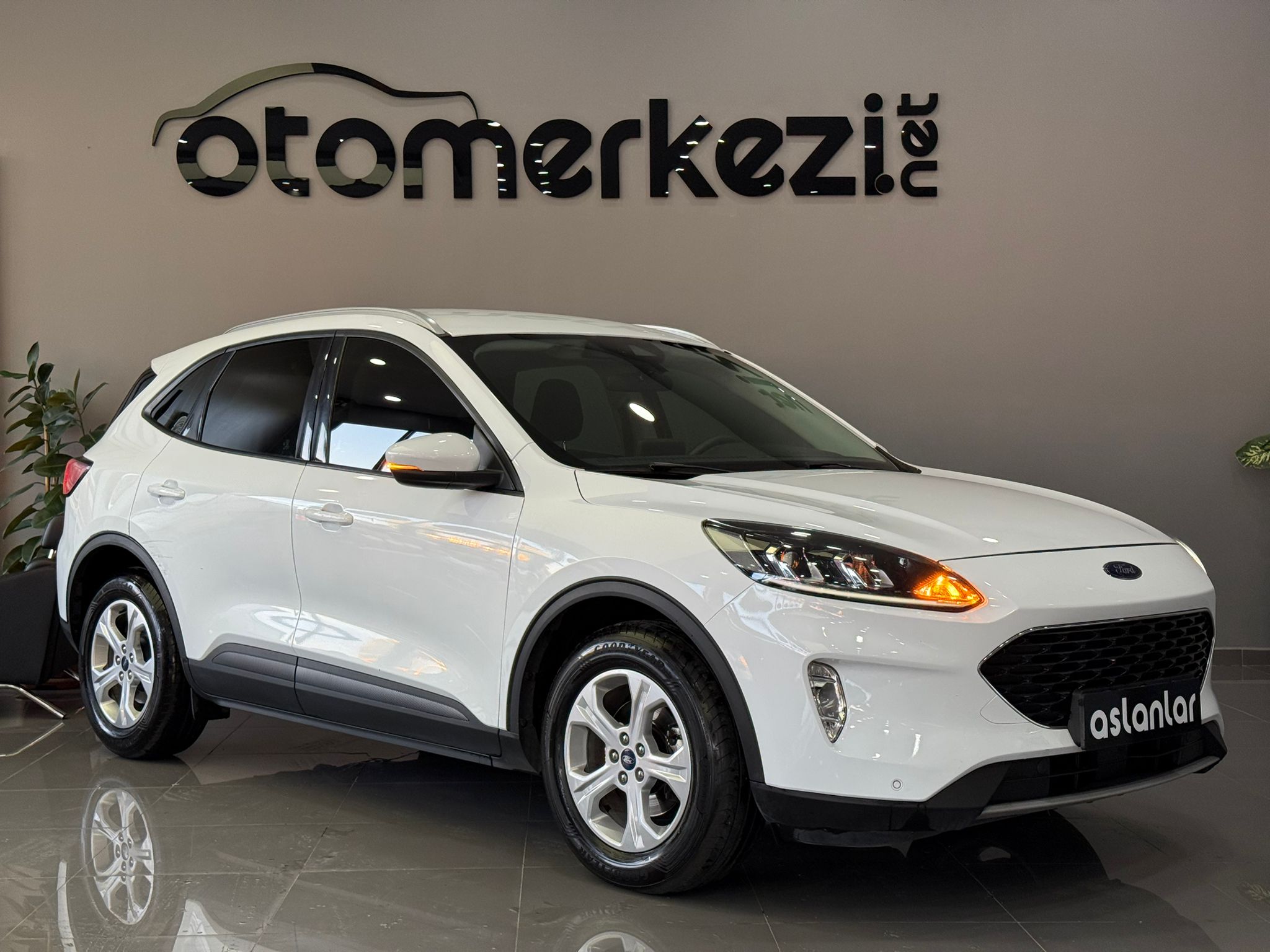 FORD KUGA 9