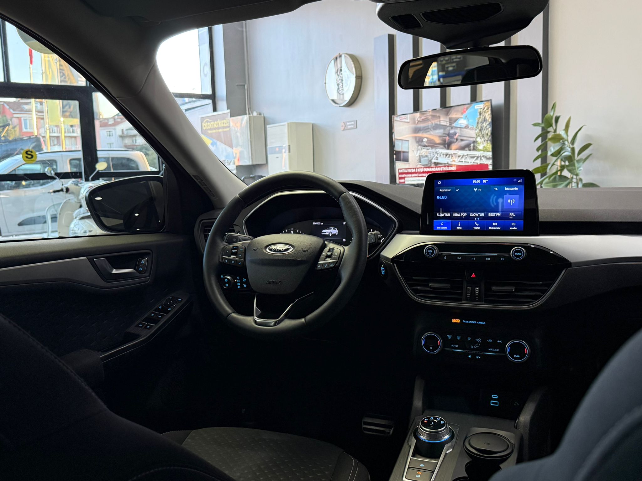 FORD KUGA 29