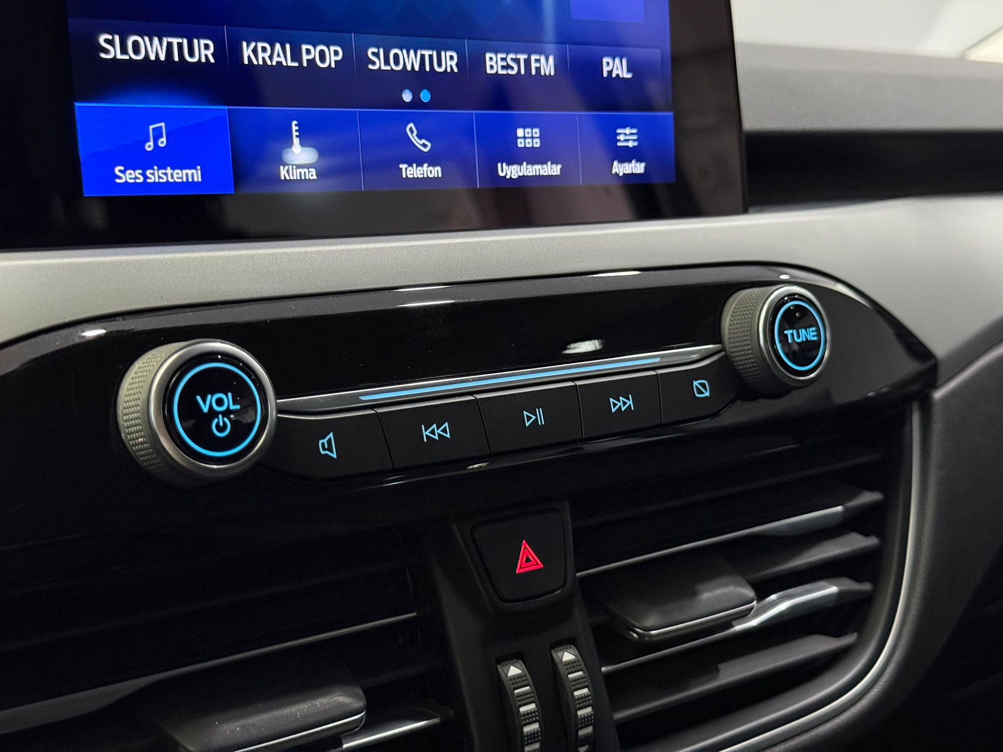 FORD KUGA 31