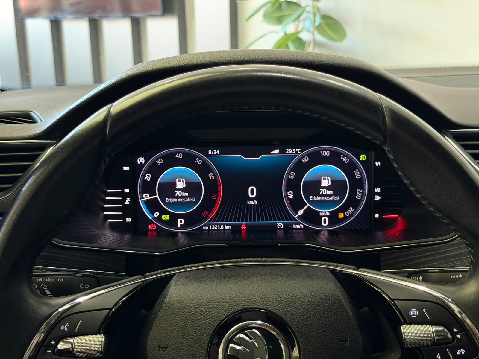 SKODA SUPERB 8