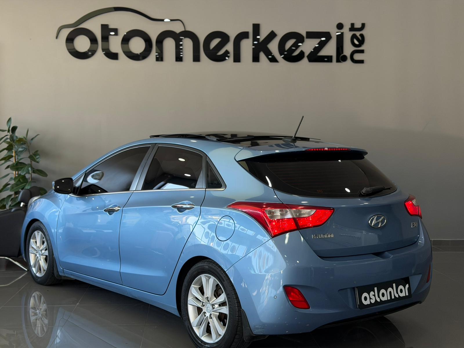 HYUNDAI i30 24