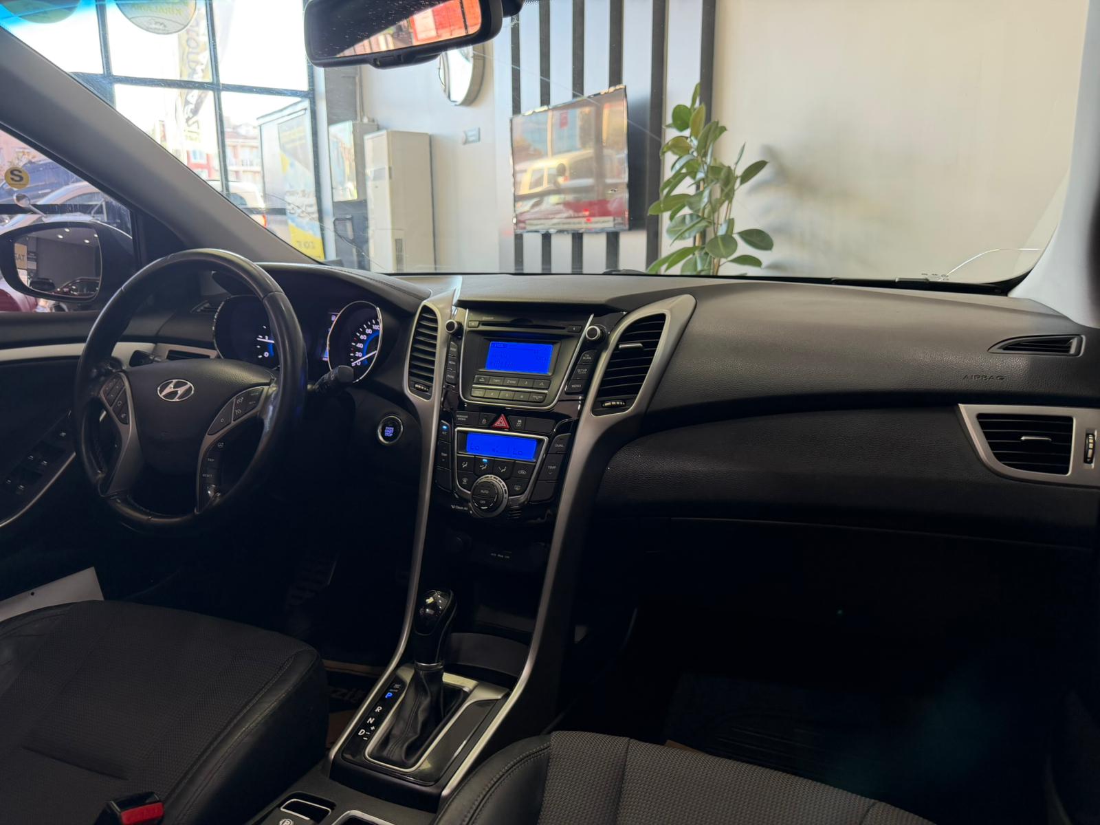 HYUNDAI i30 26