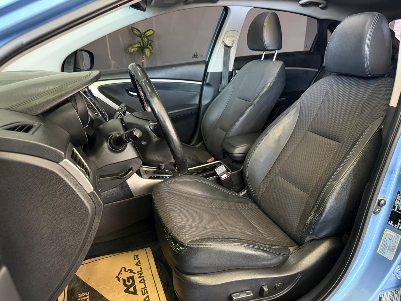 HYUNDAI i30 27