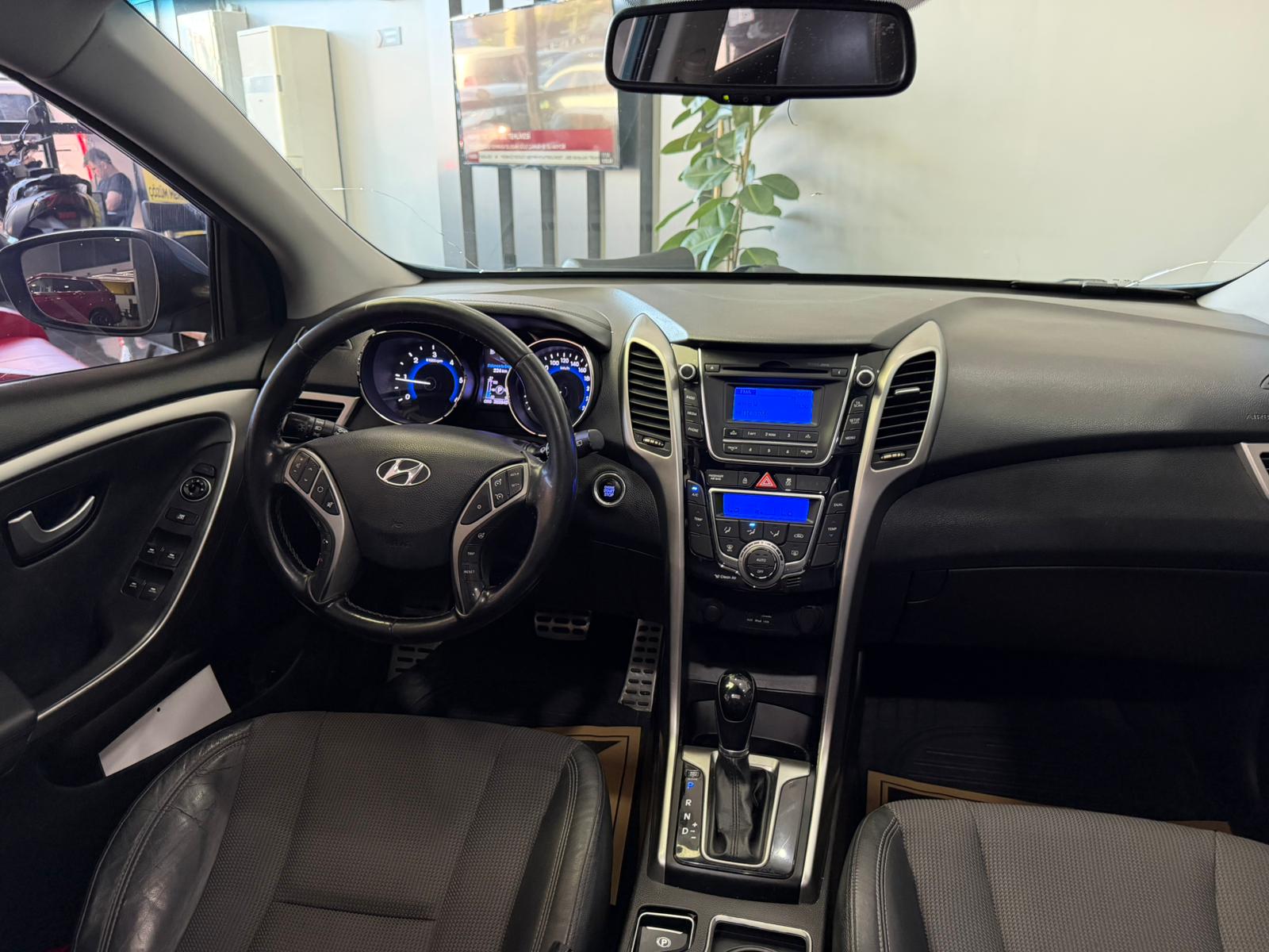 HYUNDAI i30 29