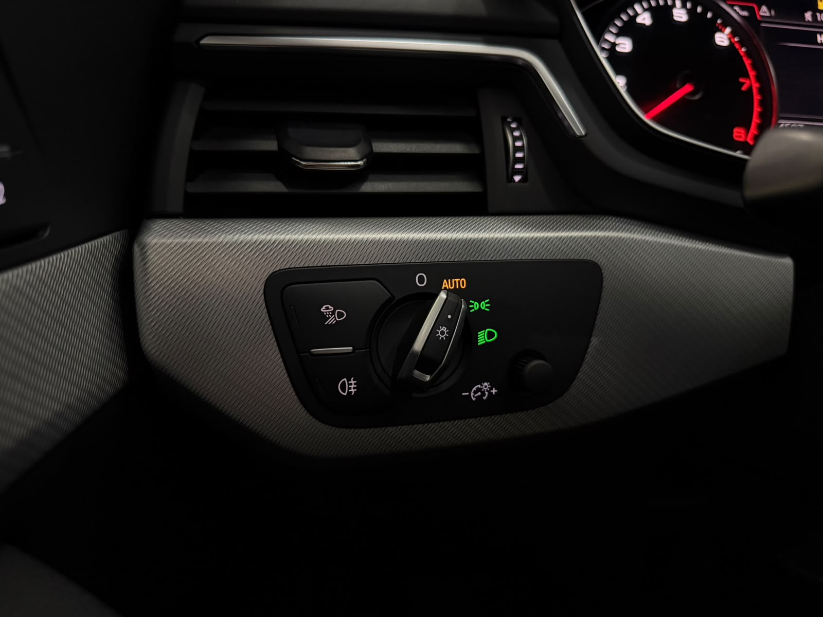 AUDI A4 16
