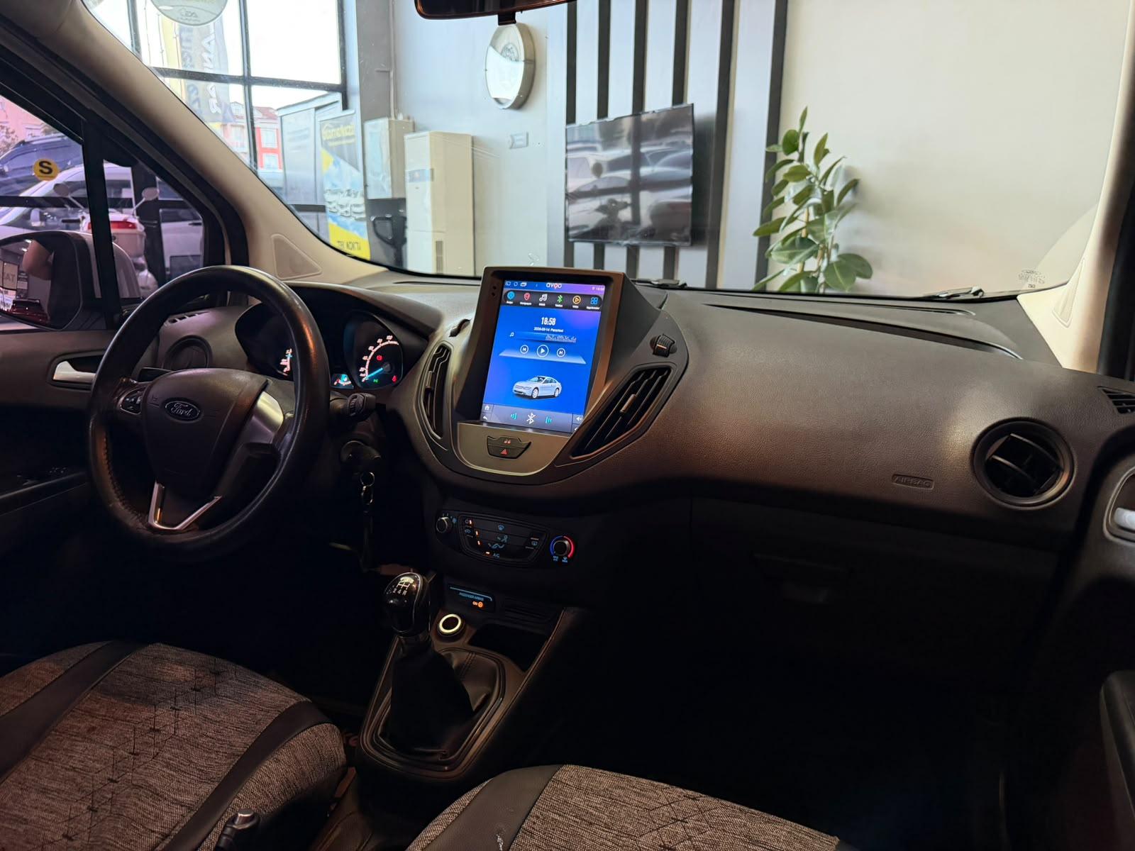 FORD TOURNEOCOURIER 4