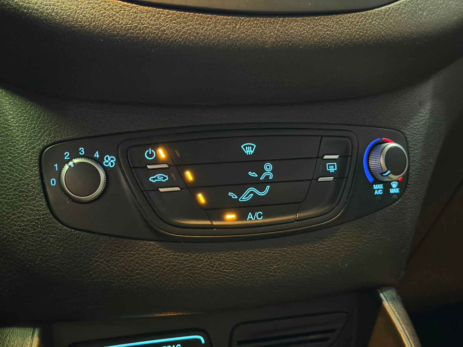 FORD TOURNEOCOURIER 8