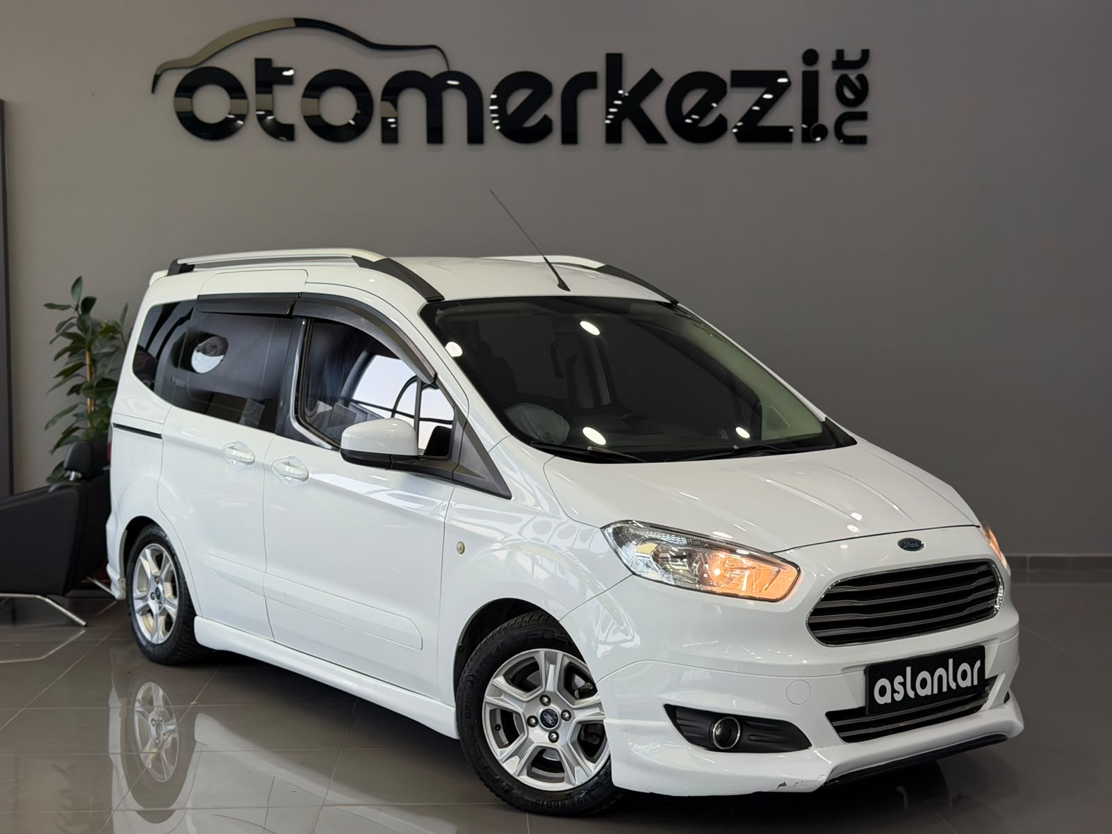 FORD TOURNEOCOURIER 9