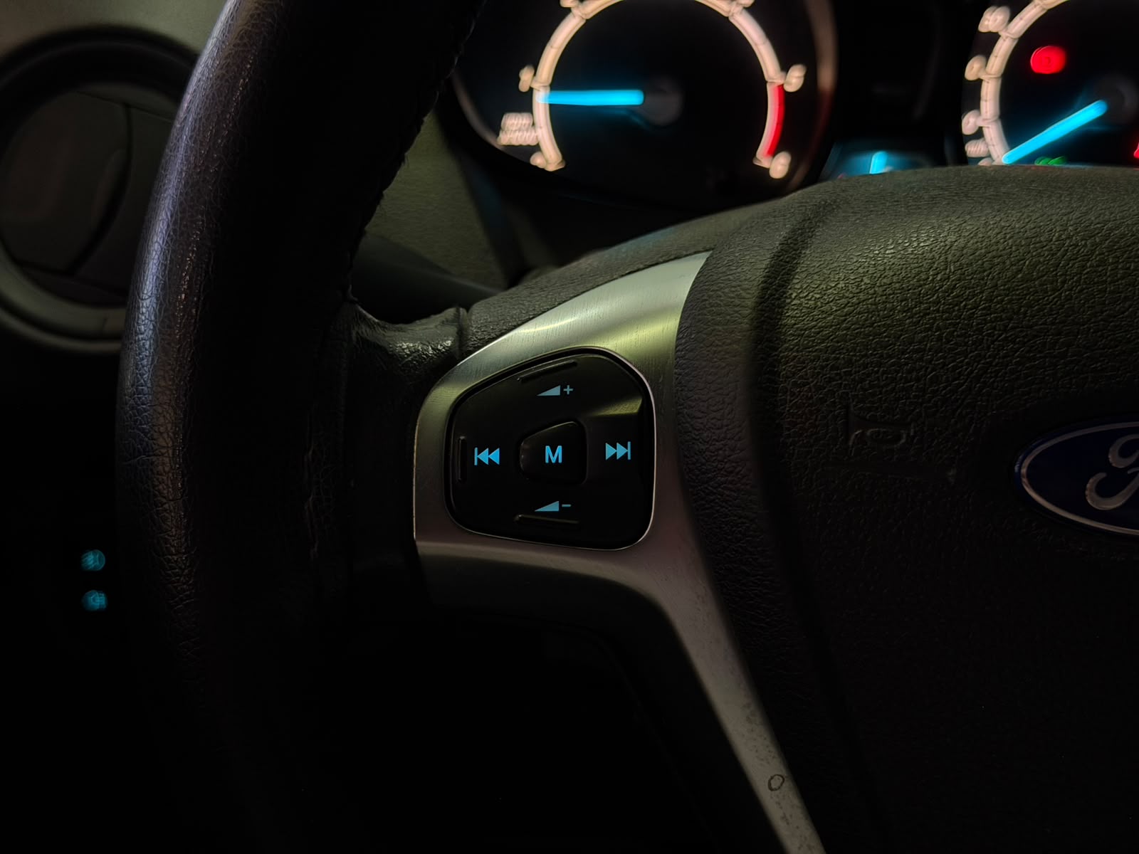 FORD TOURNEOCOURIER 11
