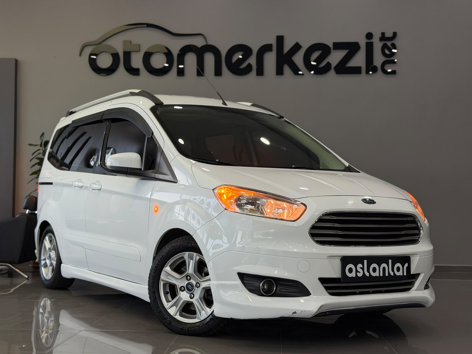 FORD TOURNEOCOURIER 18
