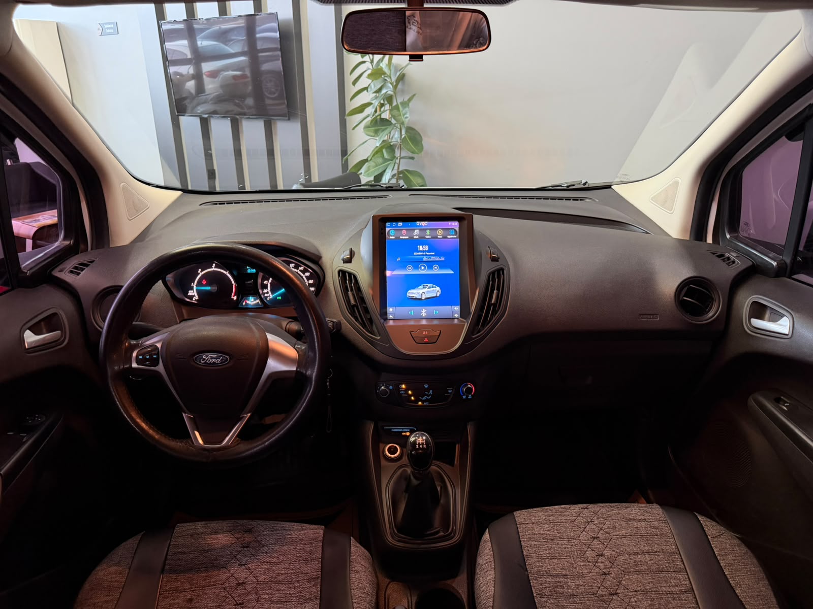FORD TOURNEOCOURIER 23