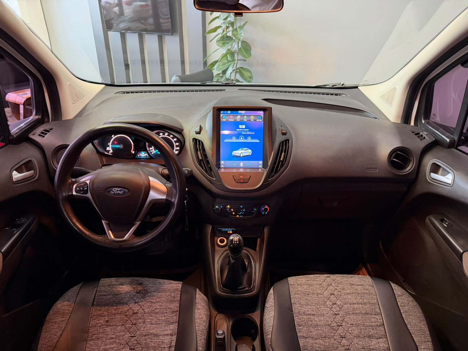 FORD TOURNEOCOURIER 24