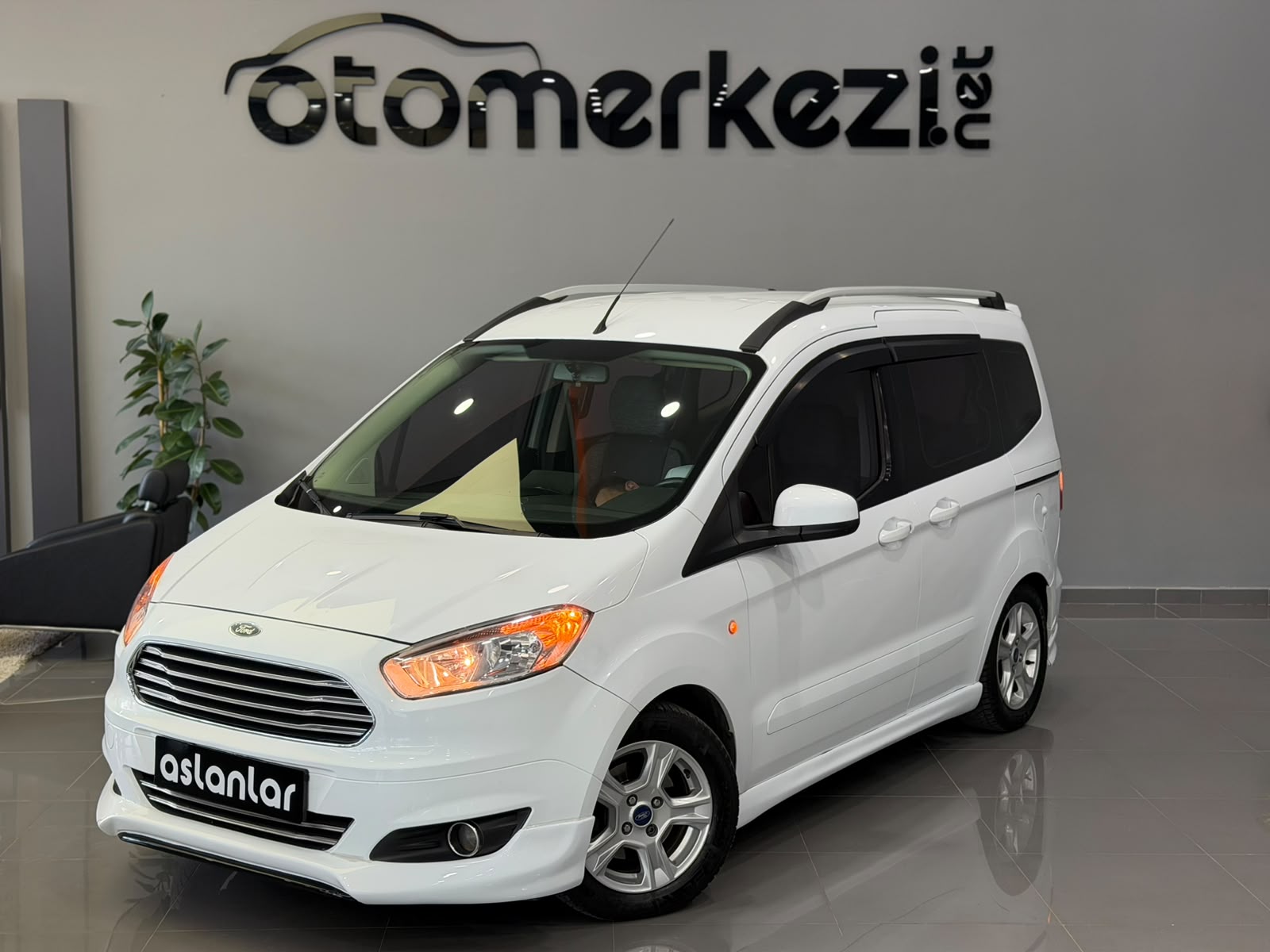 FORD TOURNEOCOURIER 26
