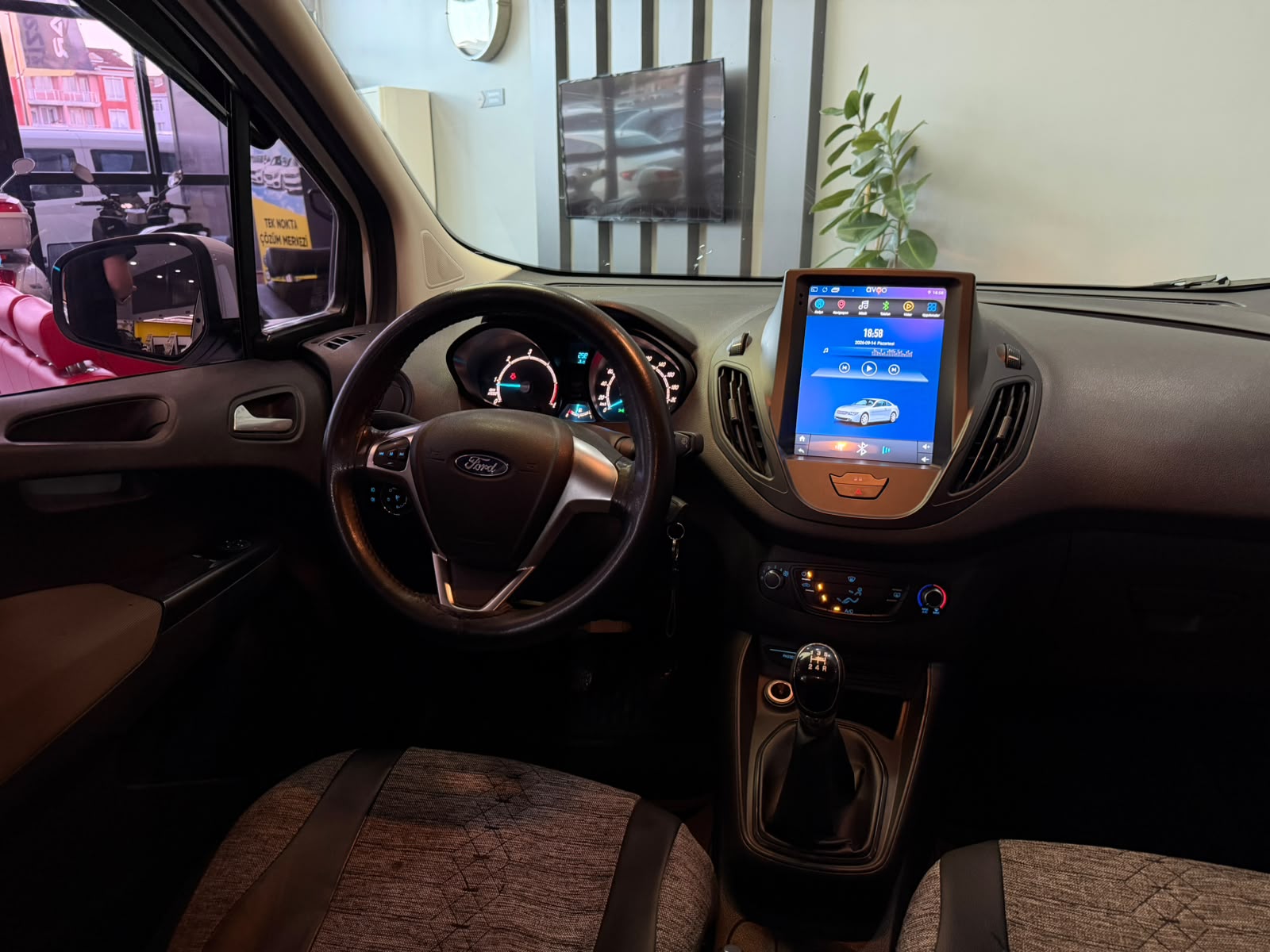 FORD TOURNEOCOURIER 30