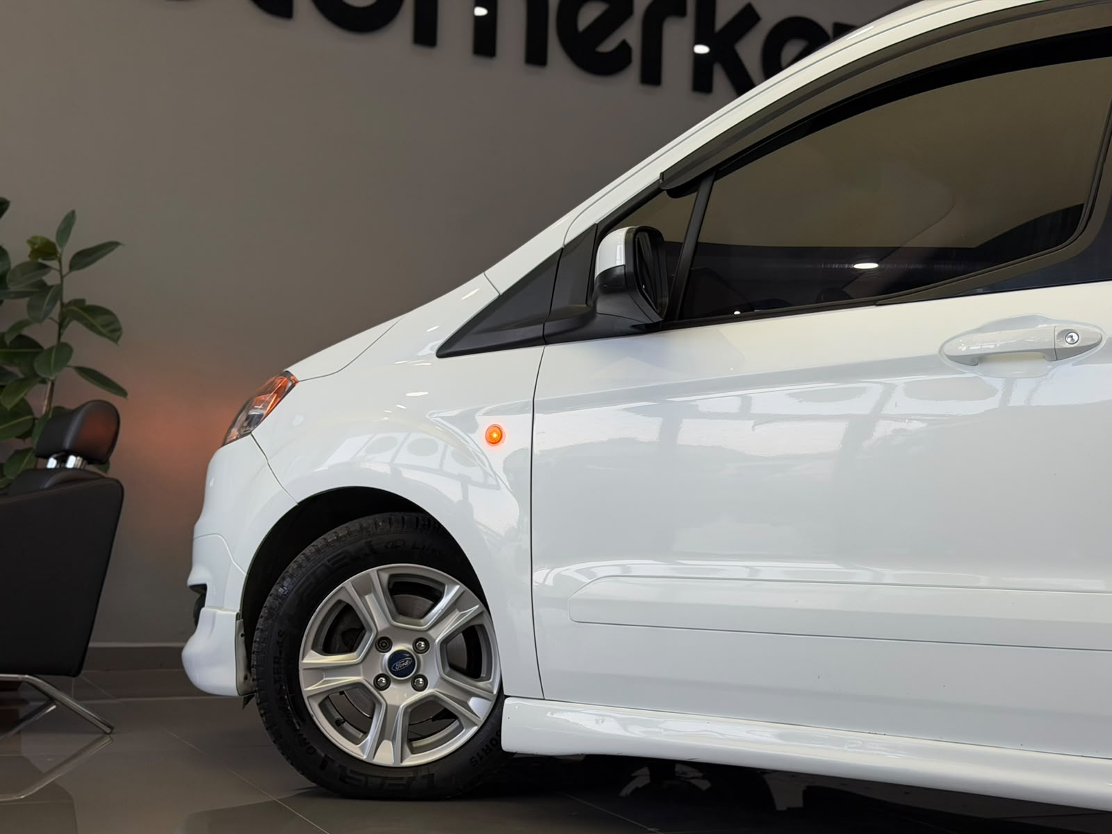 FORD TOURNEOCOURIER 31