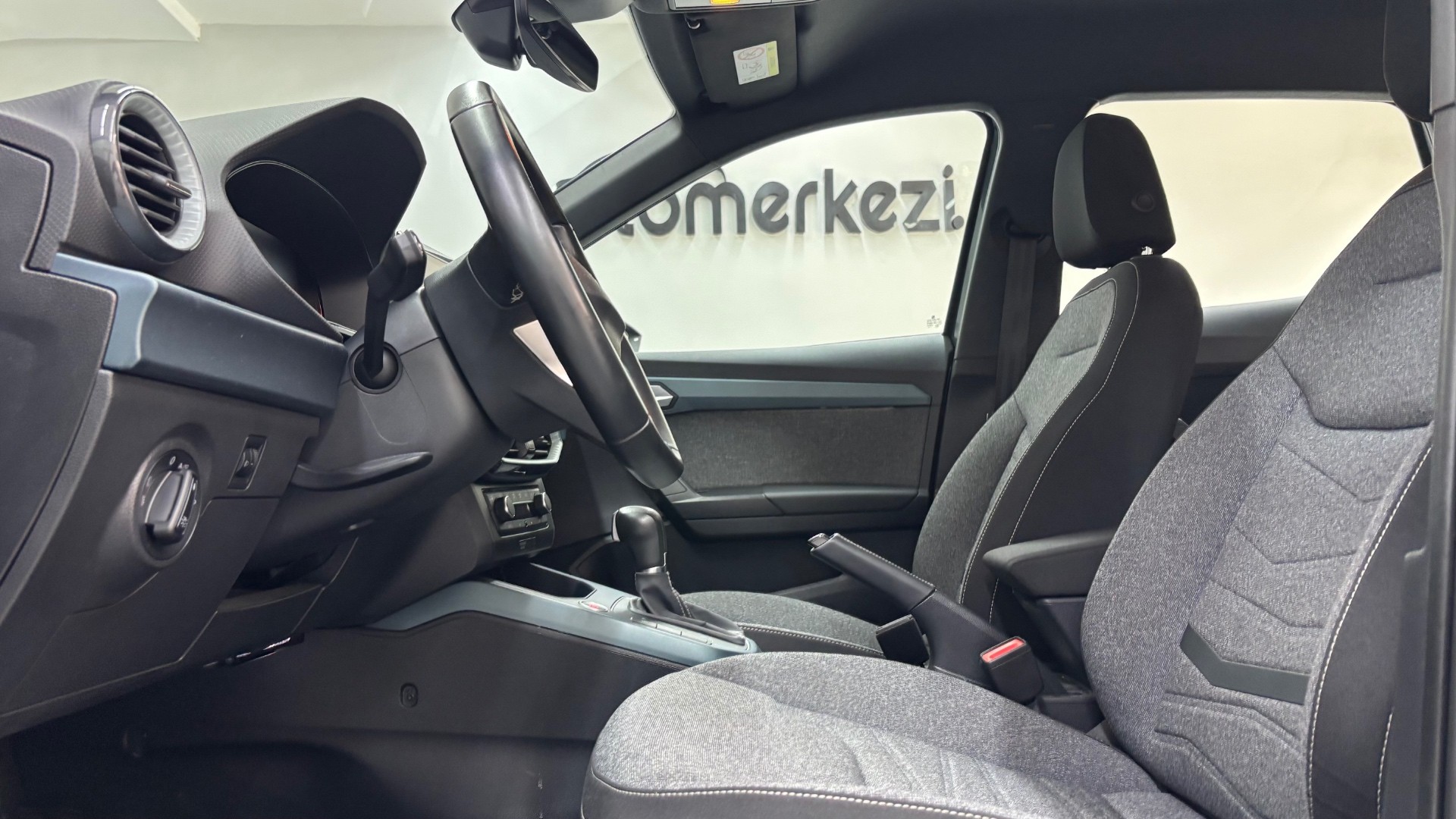 SEAT ARONA 6